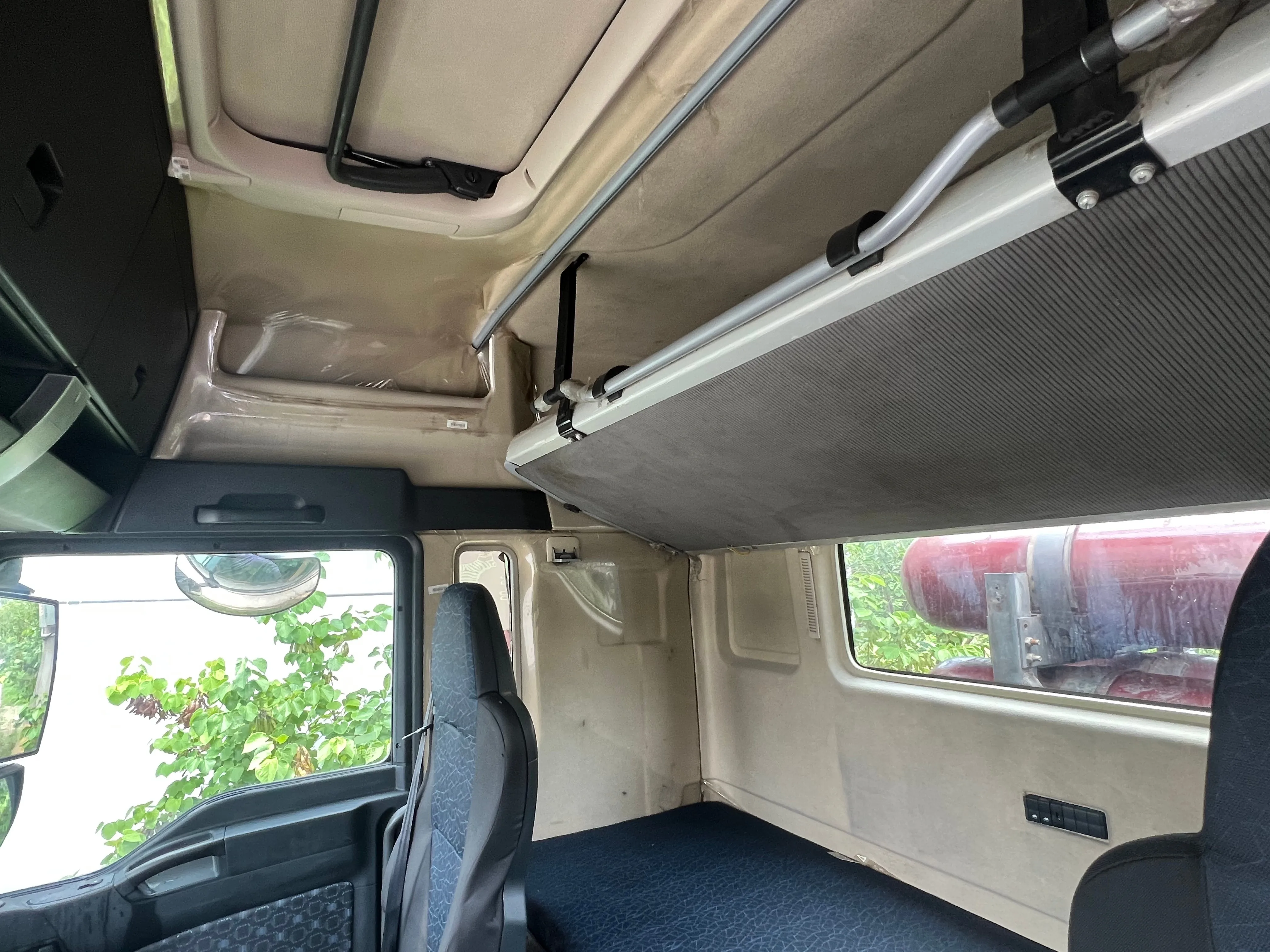 HOWO Sinotruk Used and New 371/375/420 HP CNG Truck Used Tractor Truck for Sale