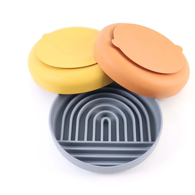 Custom Dog Bowl Slow Feeder With Suction Cups Round Dog Cat Bowl Portable Food Grade Silicone Slow Feeder Dog Bowl