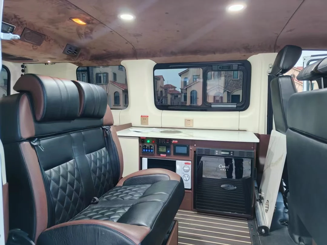 4WD Luxury Outdoor 4x4 Campervan Motorhome IVE.CO 170hp Diesel Engine Euro5 LHD Battery Furniture Air Conditioner Refrigerator