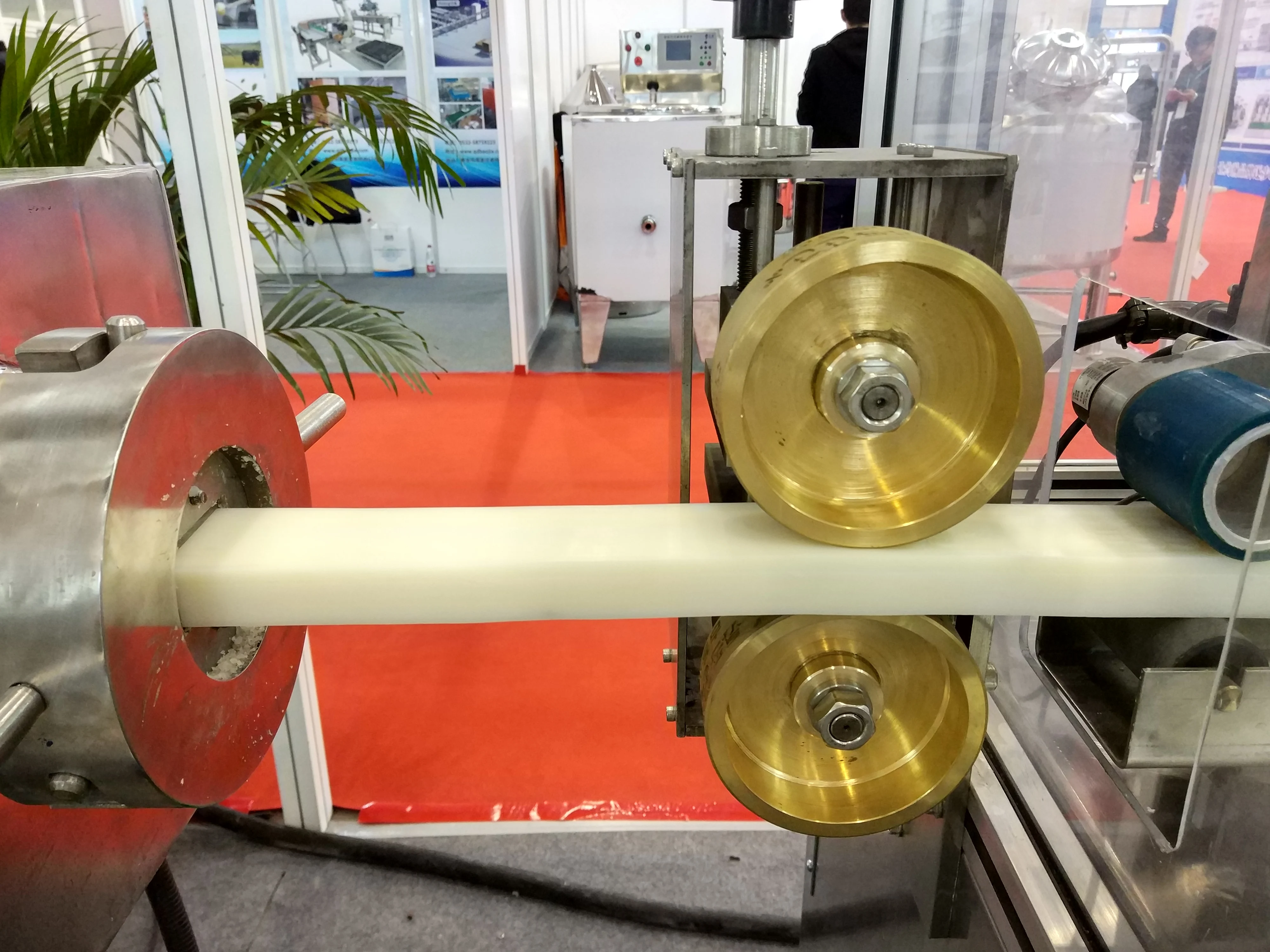 Laundry bar soap cutting machine