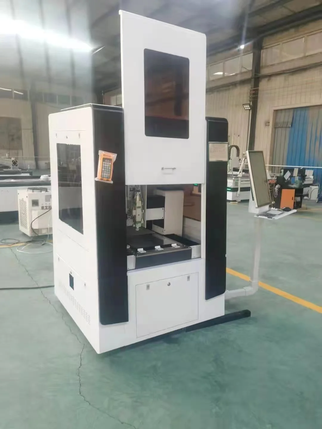 Automatic Fiber Laser Cutter with Raycus Laser Source Servo Motor Driving System Gantry Type Configuration Cuts with Ease