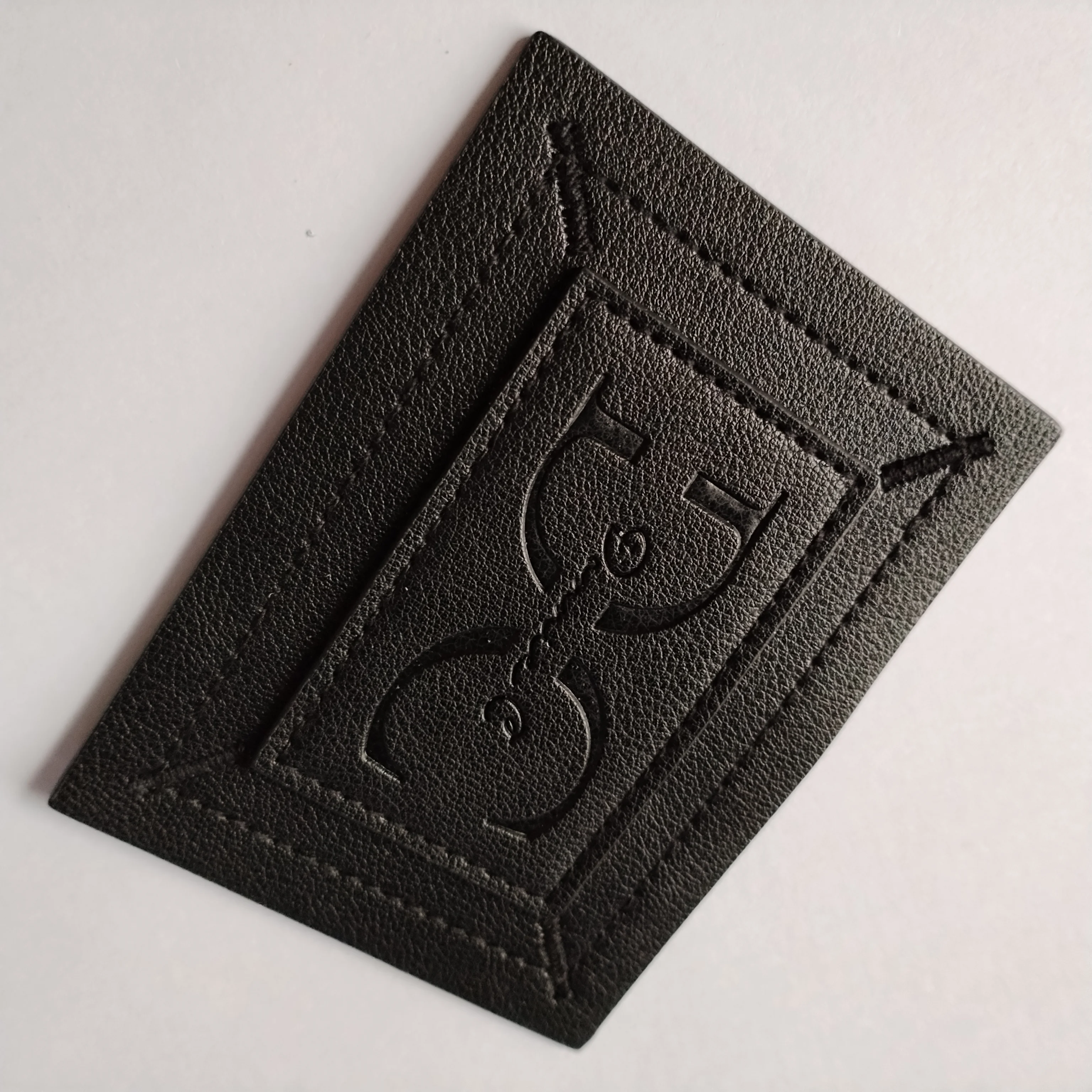 BL-L0003 Оптовая торговля тисненая кожа искусственная бирка джинсов сумки обувь одежду по дизайну заказчика изготовленным на заказ логосом одежды шляпы кожаными вставками