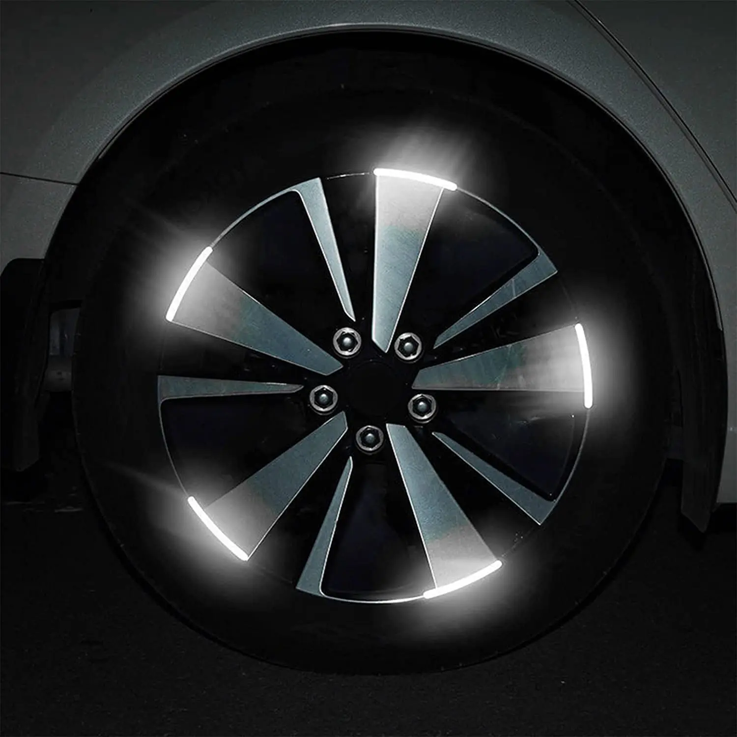 Night Reflective Shining Car Wheel Safety Warning Stripe Decals Stickers Car Motorcycle Bike Wheel Stickers Decoration Universal