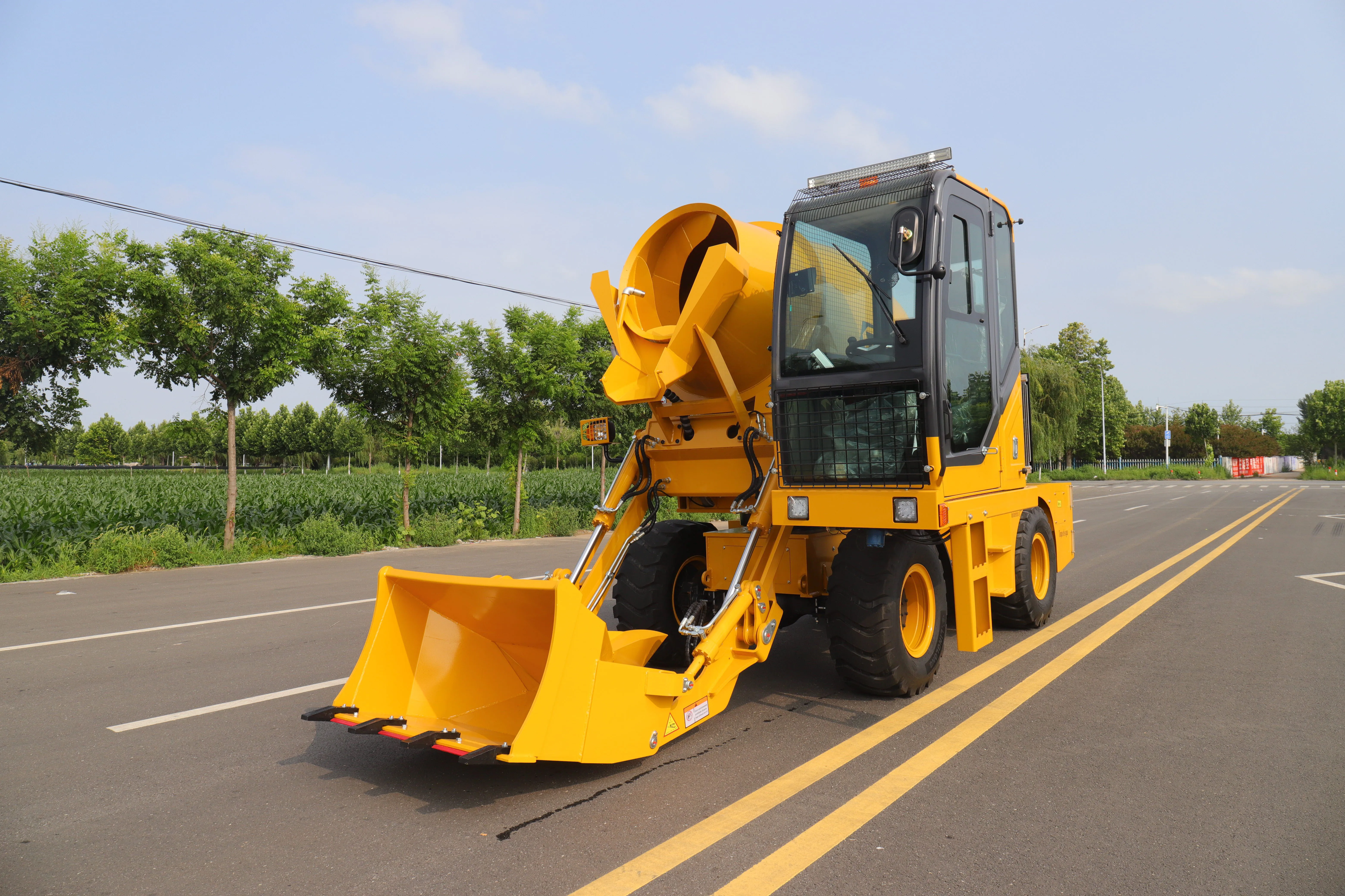 Chinese cheap hot self loading concrete mixer cement mixers 1.2 1.5 2.6 3 m3 mini concrete mixer machines for sale