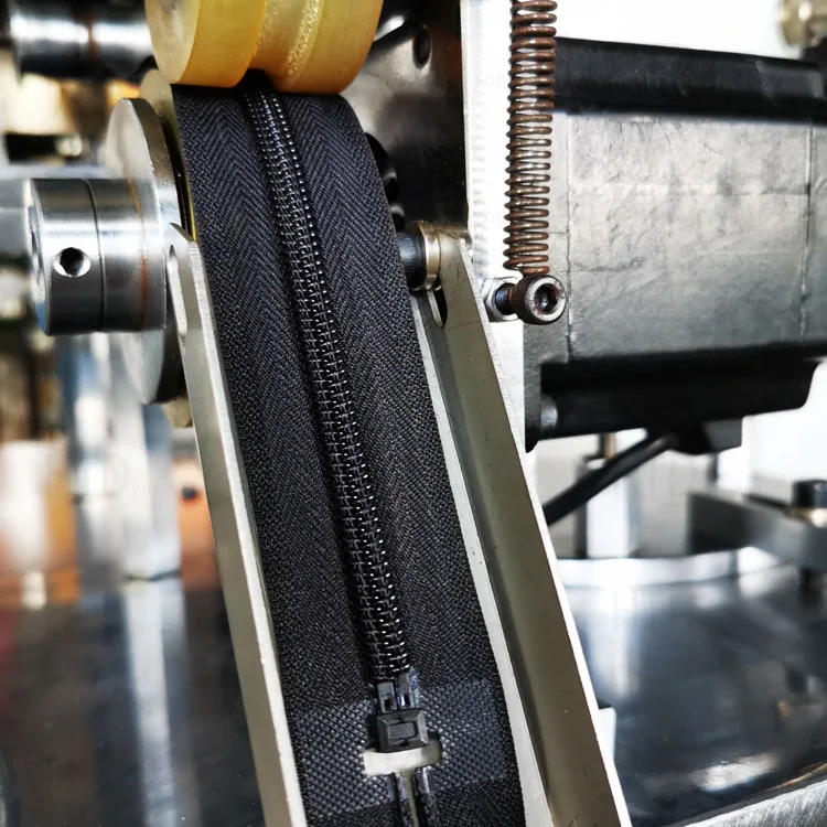 Automatic Nylon Zipper Pin Box Pressing Machine for Open-End Nylon Zipper