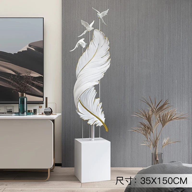 Гостиная украшена большим напольным диваном, ТВ, Свадебный Современный Роскошный декор с павлиньими перьями