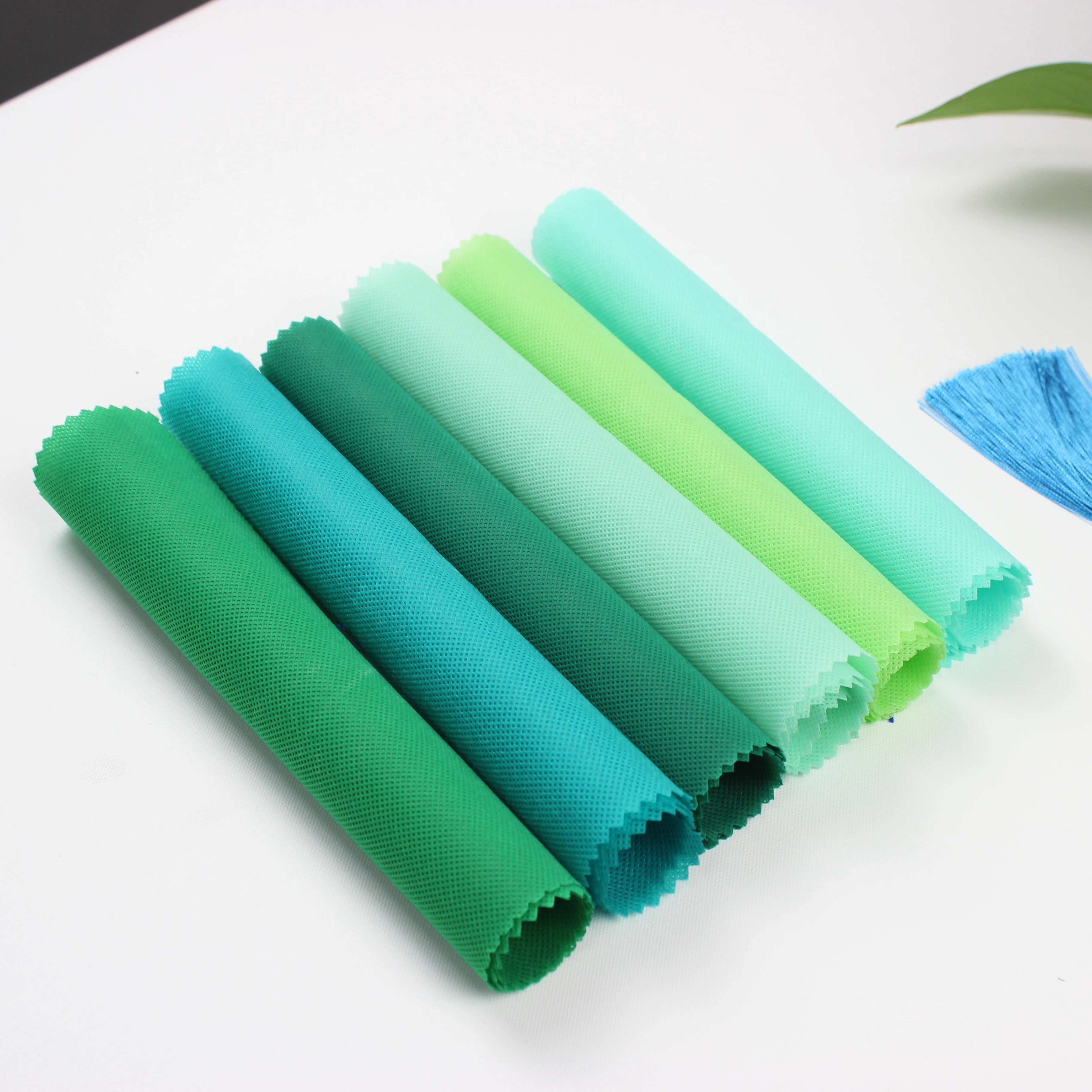 XINYUAN suppliers wholesale hydrophilia non woven fabrics cheap prices non-woven 100% pp spunbond nonwoven fabric