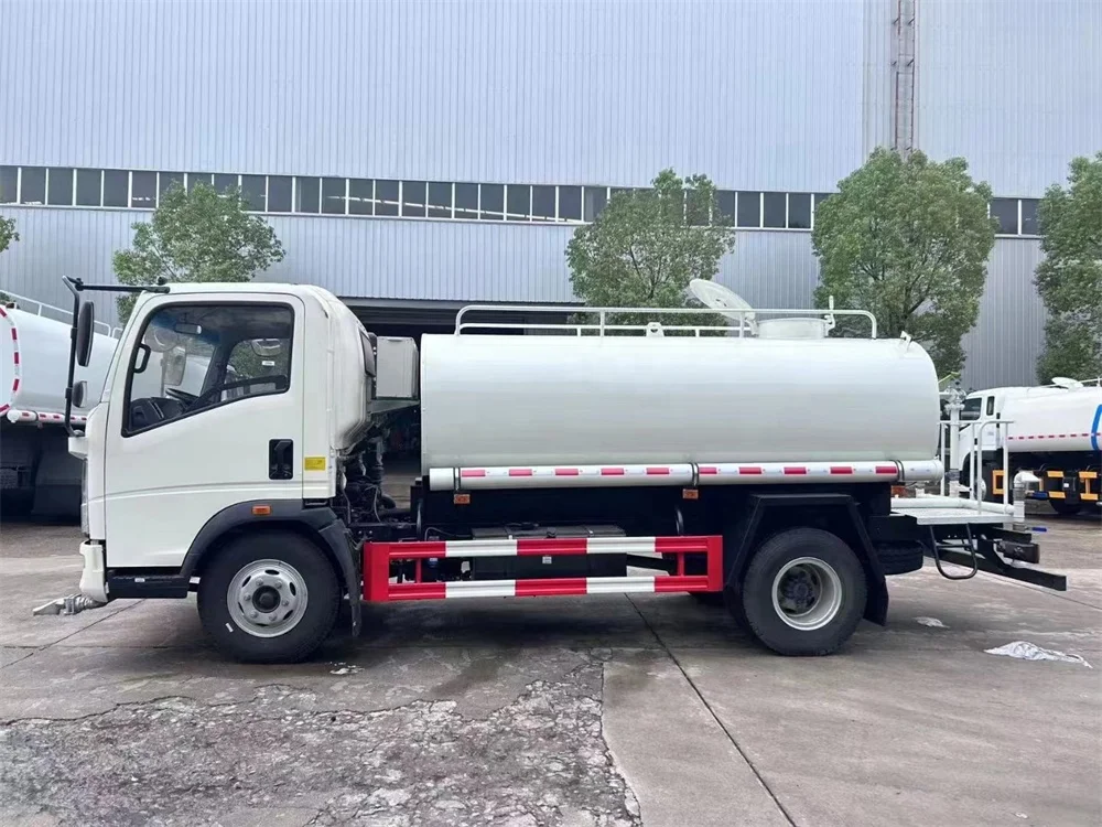 SINOTRUK Howo 4*2 небольшой 5000 литровый Спринклерный Грузовик 5 кубических метров грузовик с водяным баком Прямая продажа завода