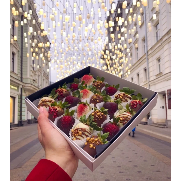 Luxury Clear Window Bonbons Truffle Bar Sweet Candy Dessert Paper Packaging Carton Custom Premium Chocolate Strawberry Box