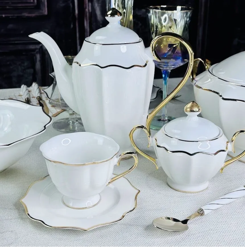 Роскошные элегантные китайские белые и золотые наборы посуды персонализированного дизайна фарфоровая керамическая посуда набор для ресторана