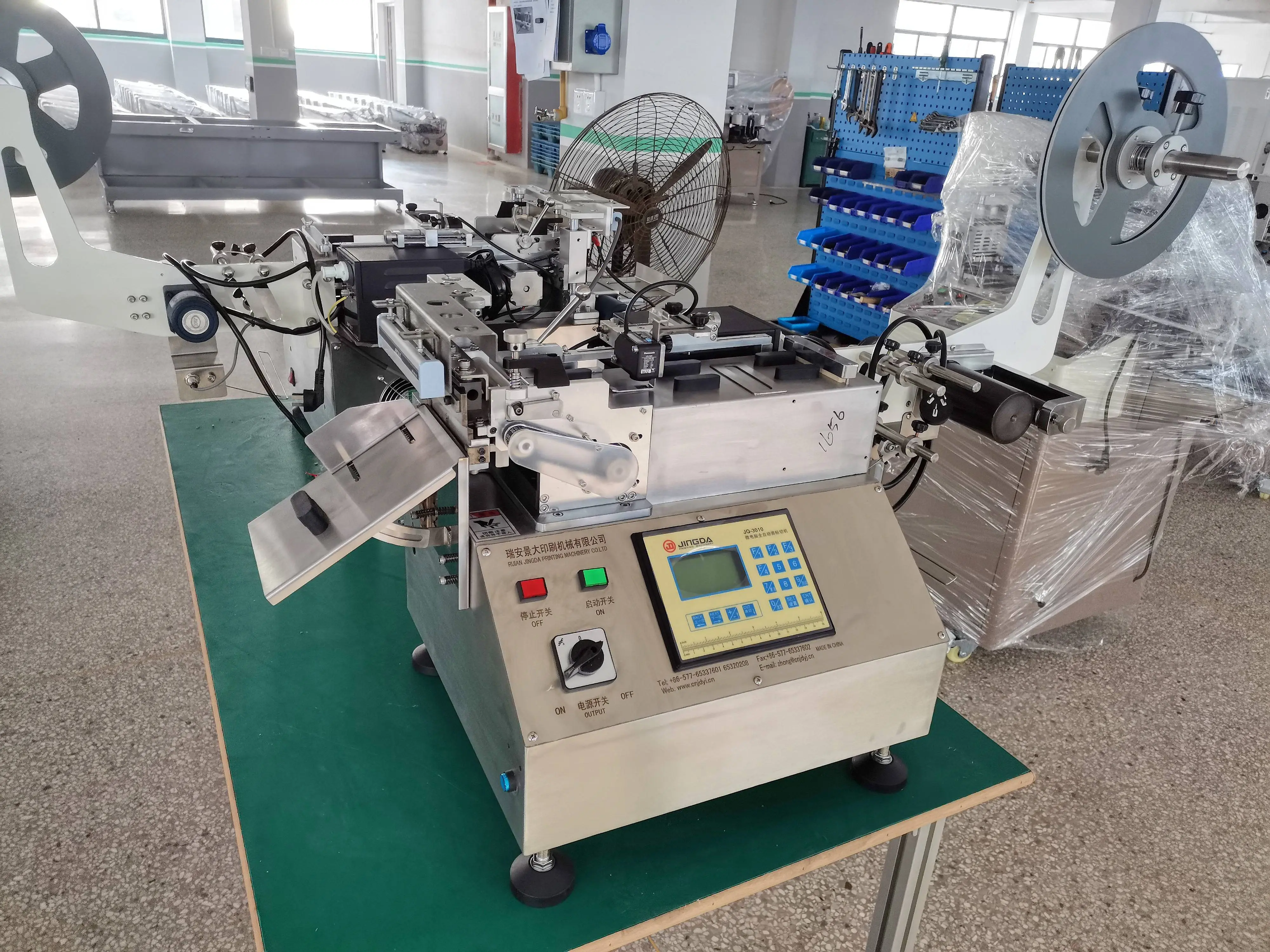 Good Quality Satin Ribbon Label Cutting Machine for Shoelace, Mask Ear Loop, Elastic Tape and Garment Wash Care Labels