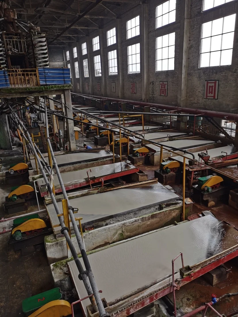 Low Price Mineral Separating Machine Chrome Mining Gold Washing Shaking Table For Sale