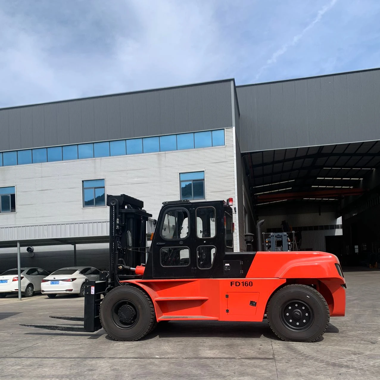 Xinghao heavy duty Container Montacargas large fork lift 30 ton 33 ton diesel forklift truck Fork Lift Truck Diesel Forklifts