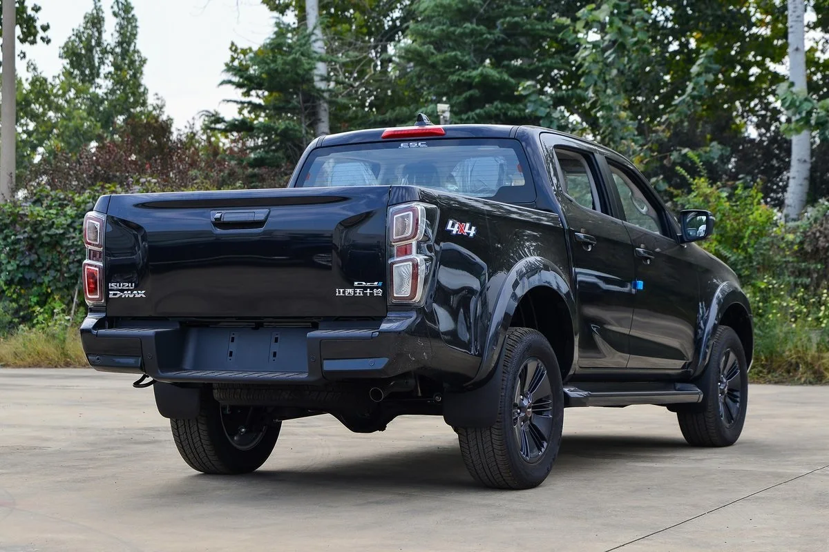 Brand New 4x4 Isuzu 4WD Petrol Car Automatic Gear Turbo Engine Left Steering Chinese Diesel engine Multi-Function Pickup Truck