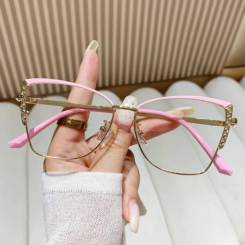 9038 Fashion Photochromic Anti-blue Light Glasses Retro Cat Eye Dot Diamond Glasses Factory Metal Frame