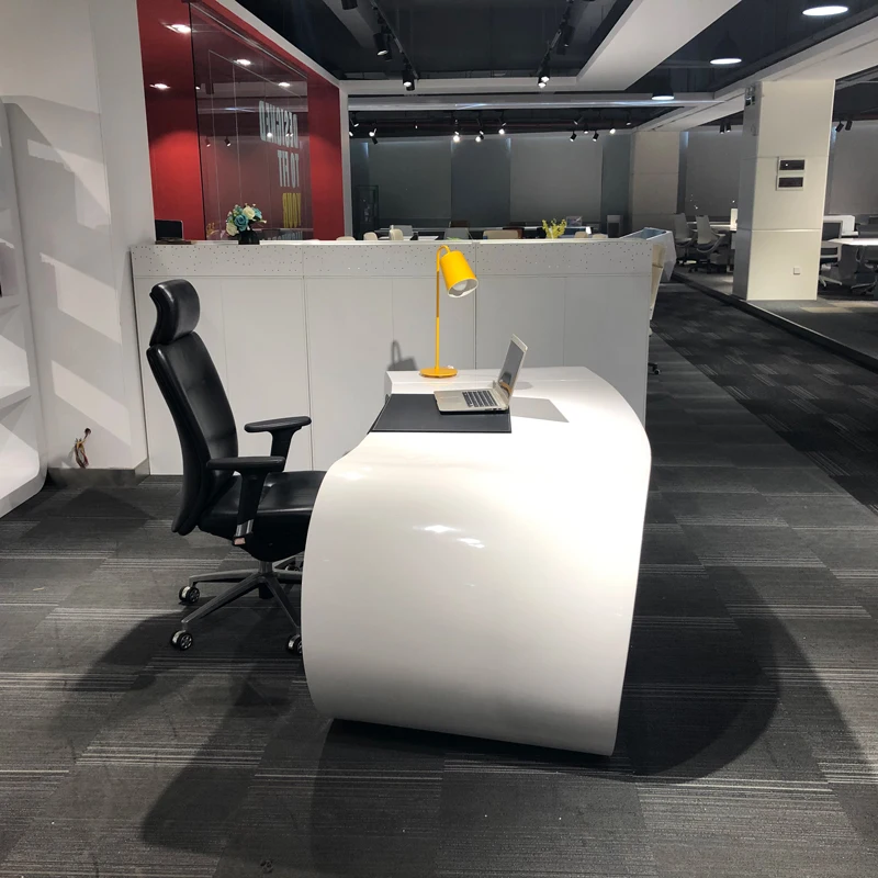 Modern Glossy Executive Office Desks Assembled MDF and Teak Boss Desk with L-Shaped Design for CEO Office or Apartment Use