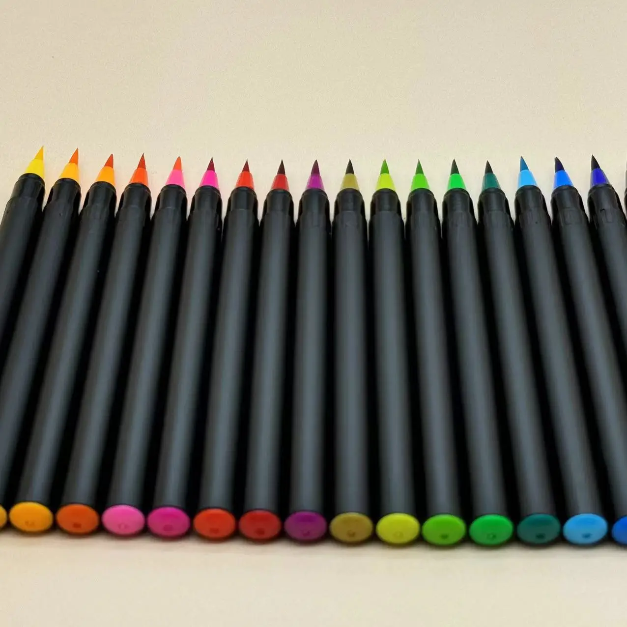 Hot Selling 12/20/24 Colors Wholesale Soft Flexible Felt Tip Watercolor Brush Pens And 1 Water Blending Pen