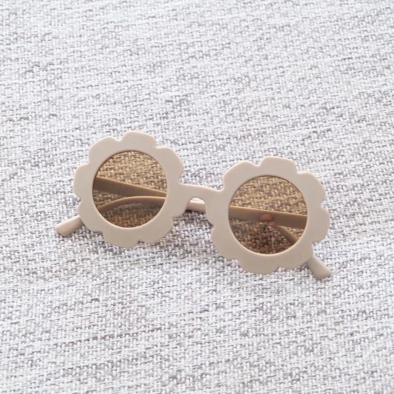 Детские солнцезащитные очки с цветами пластиковые в виде подсолнуха карамельных цветов логотипом на