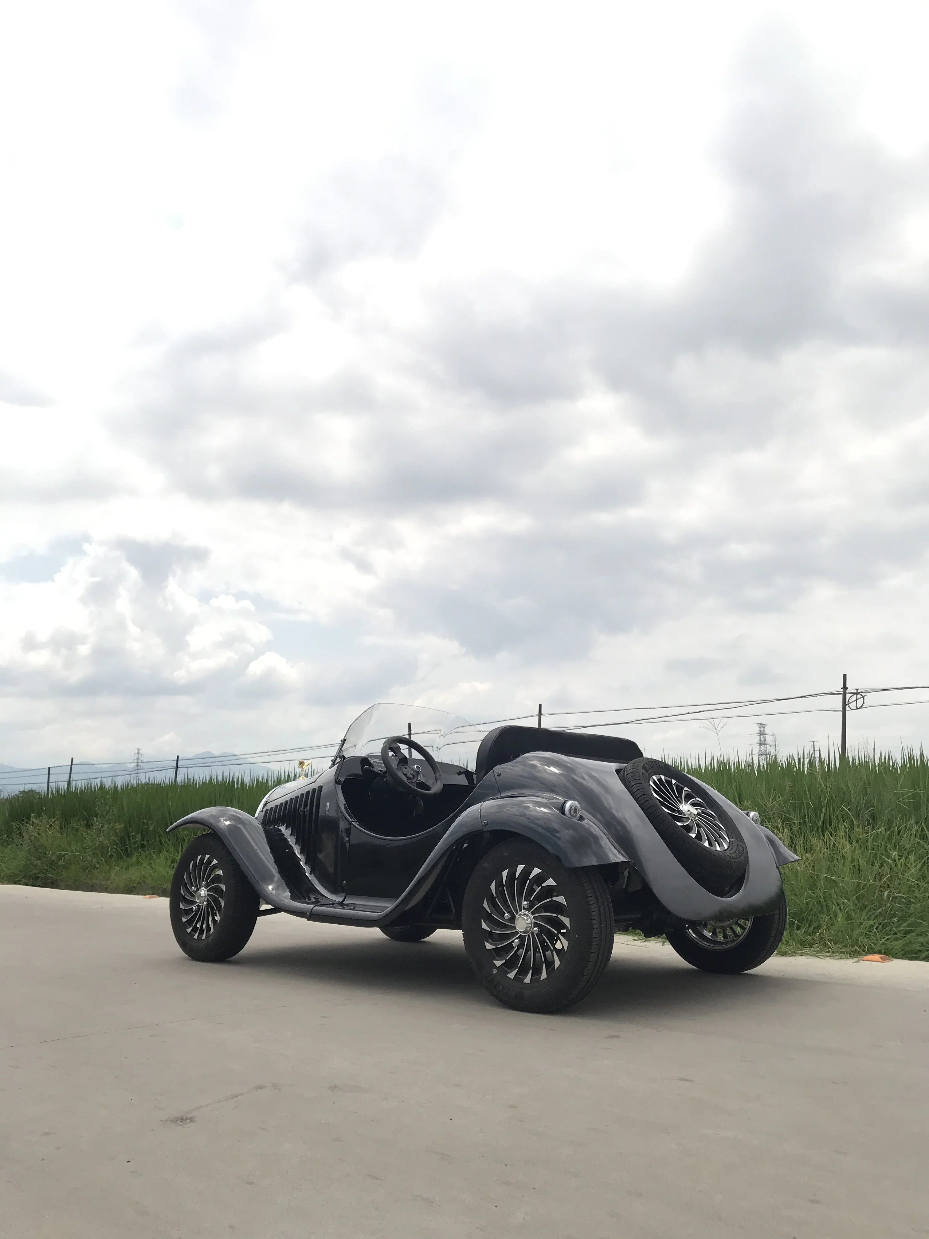 1800W / 3000W golf electric car with 72V 60AH / 72V 80AH lithium battery vintage car model for adult club