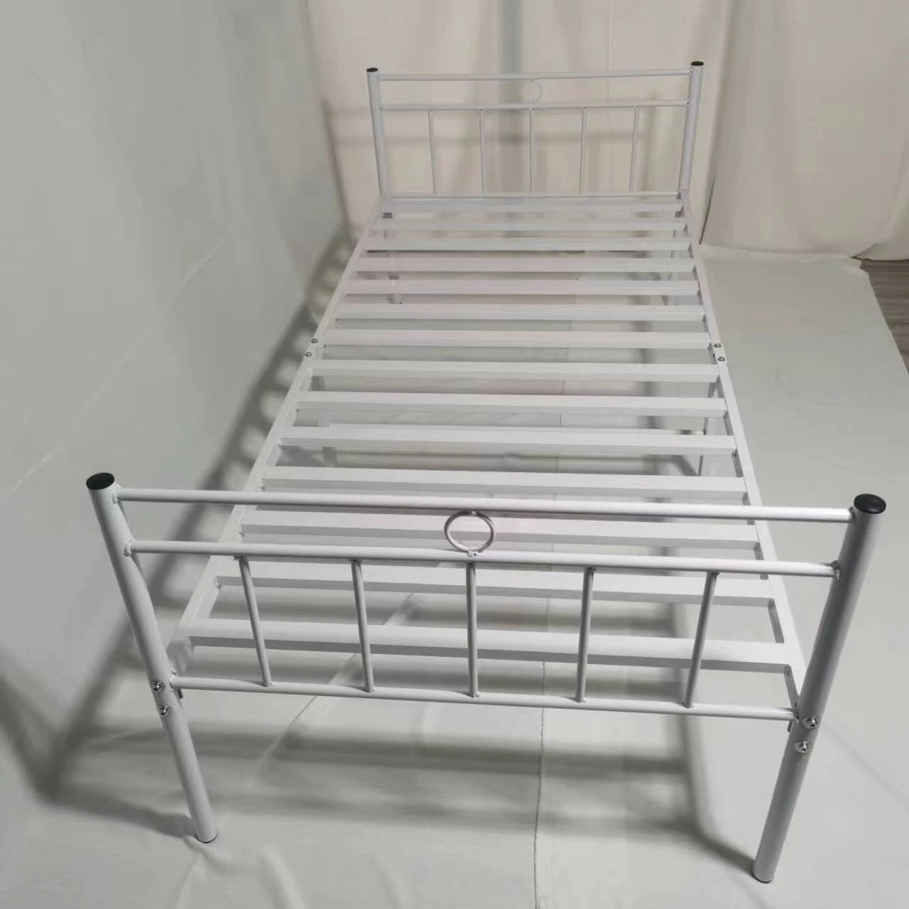 Wholesales Modern Classic Design Simple Iron Beds Black and White Hotel Bedroom Metal Beds