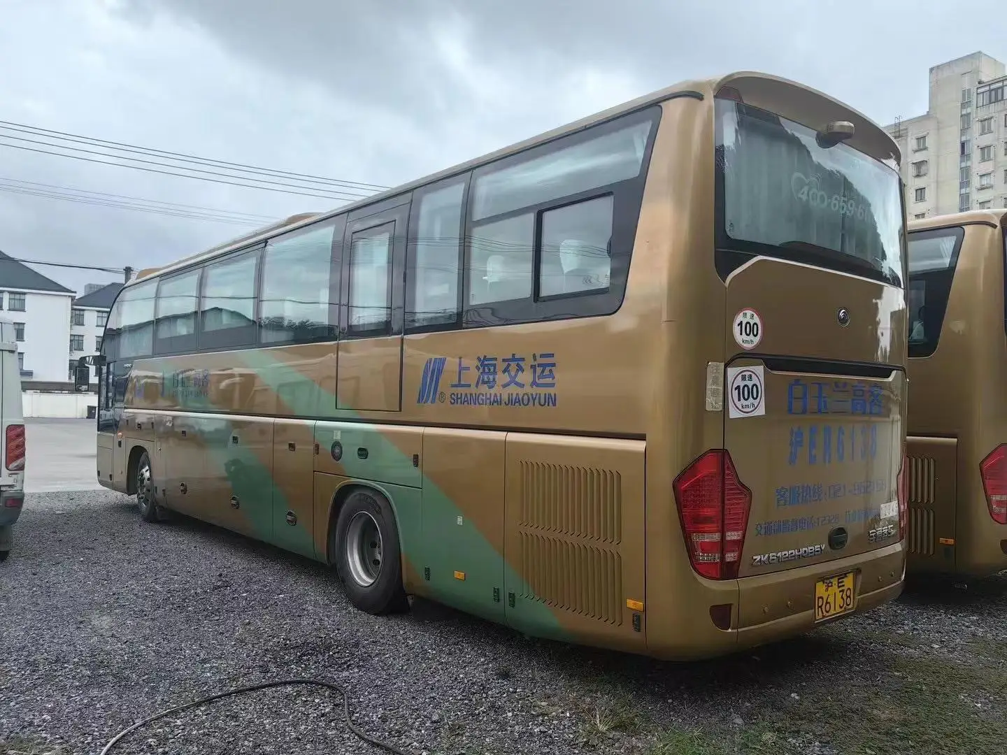Yutong Brand 50-60 Seater Passenger Bus for Sale Double Door Travel Coach Second Hand Bus Zk6122