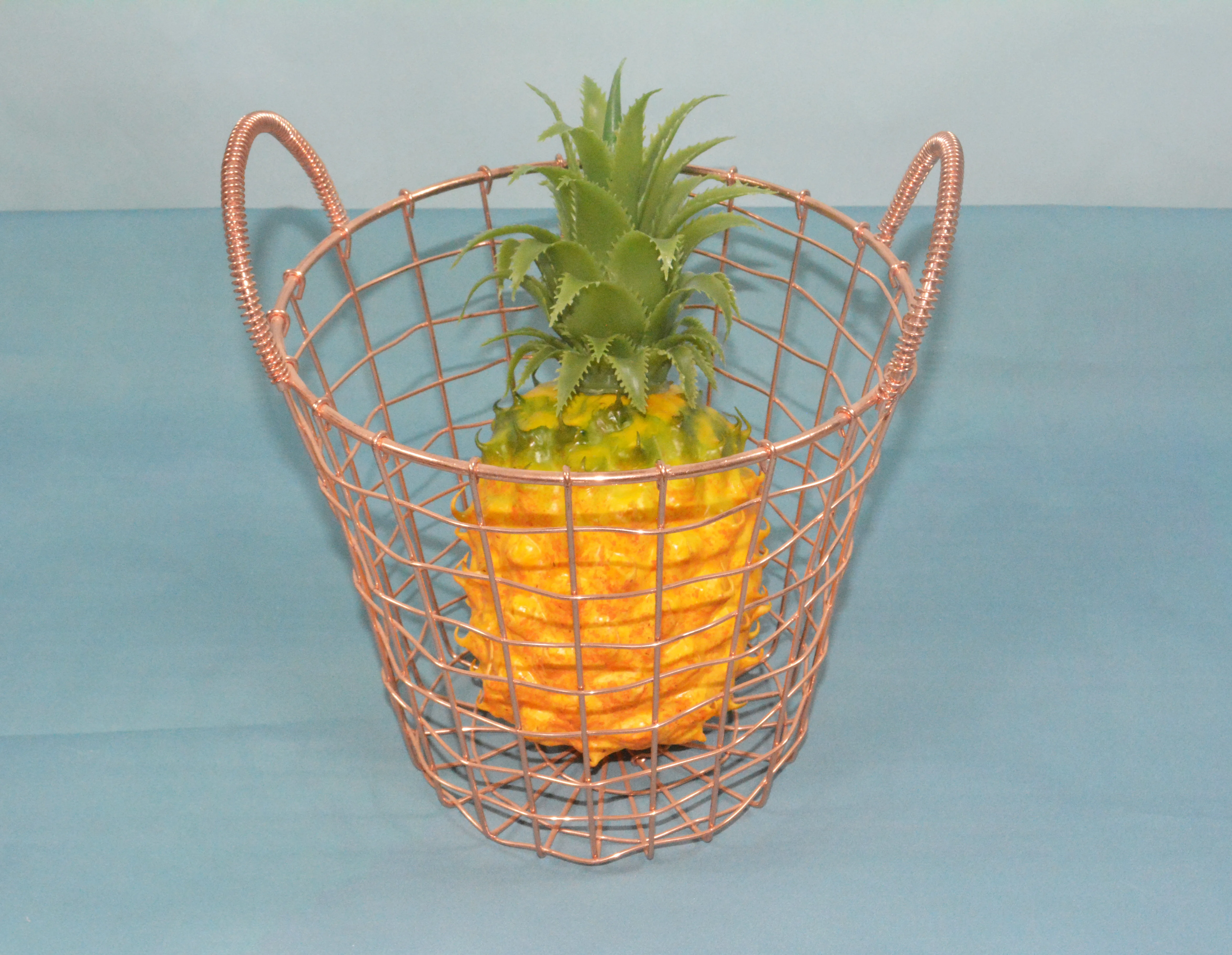Hot Sale Large round Storage Basket Decorative Metal Wire with Handle for Home Clothing Wholesale Price for Laundry Storages