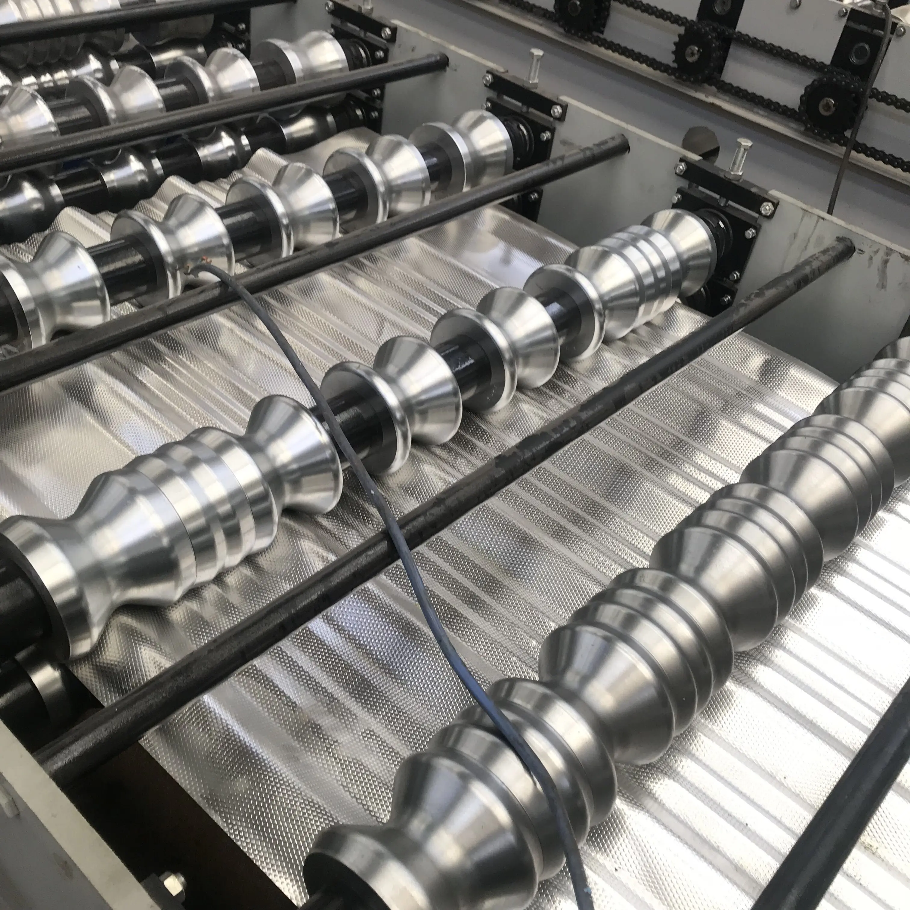 Factory Wholesales Metal Roof Tile Sheets Building Material Roof and Wall Panel Roll Forming Machine