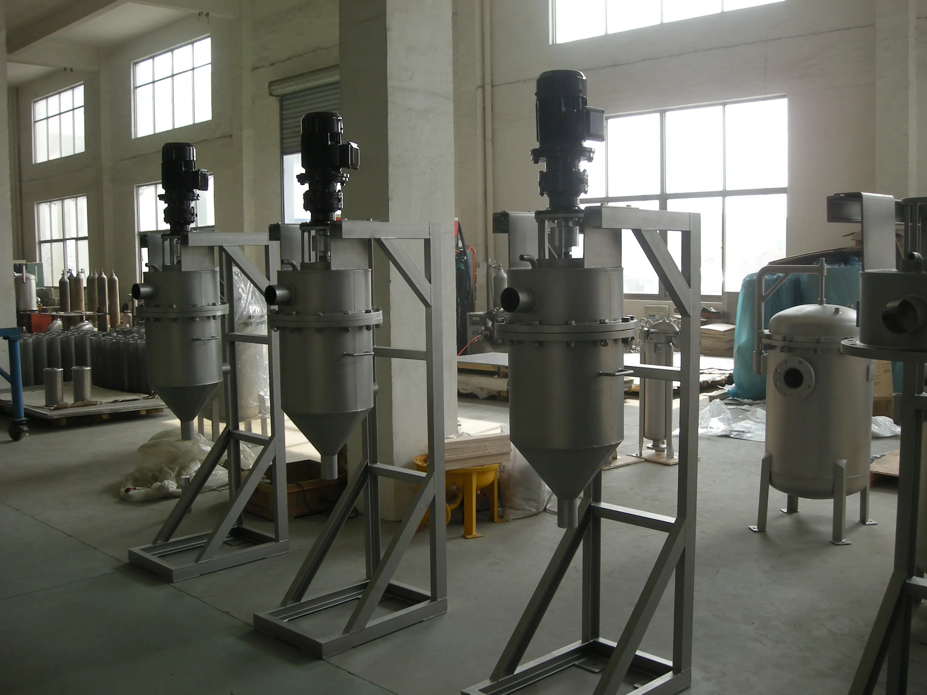 Вращающаяся щетка из нержавеющей стали с фильтром для виноградных заводов