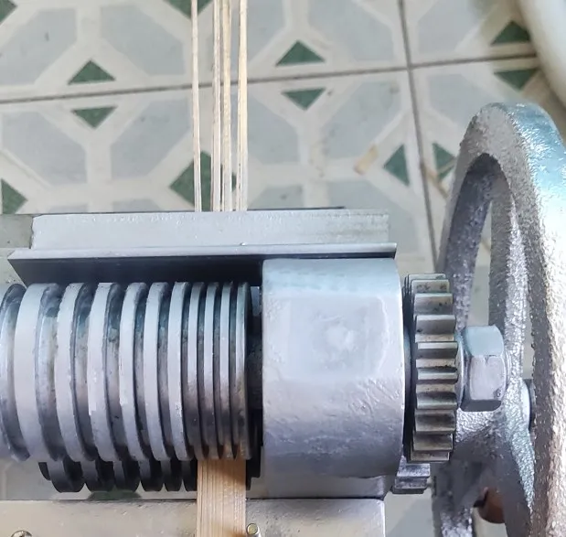 Hand Manual Multifunctional Bamboo filament Planer Sharpener Fix Size Shaping Machine