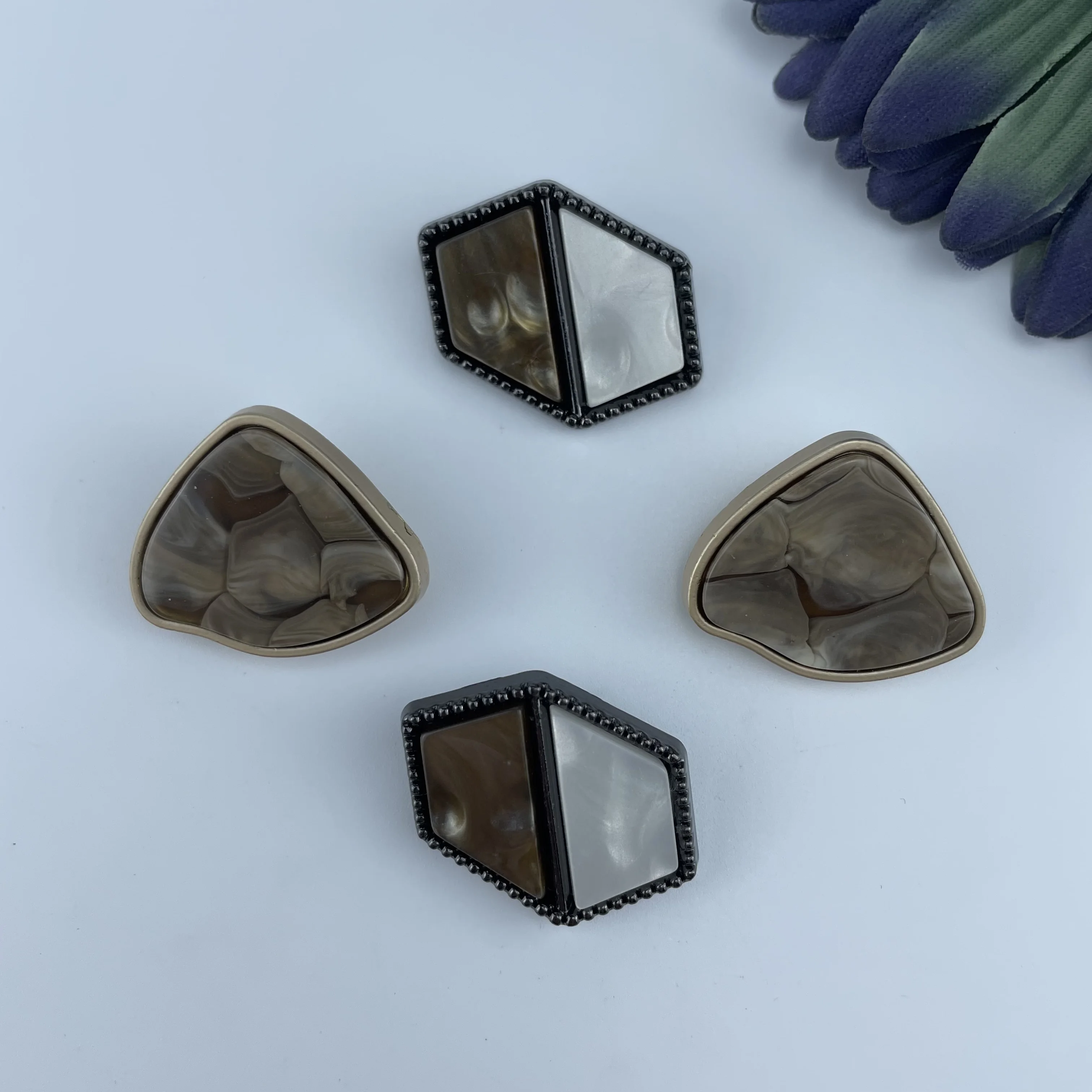 Customized Metal alloy brass sewing button covers Custom Buttons for men gorgeous iron on crown rhinestone