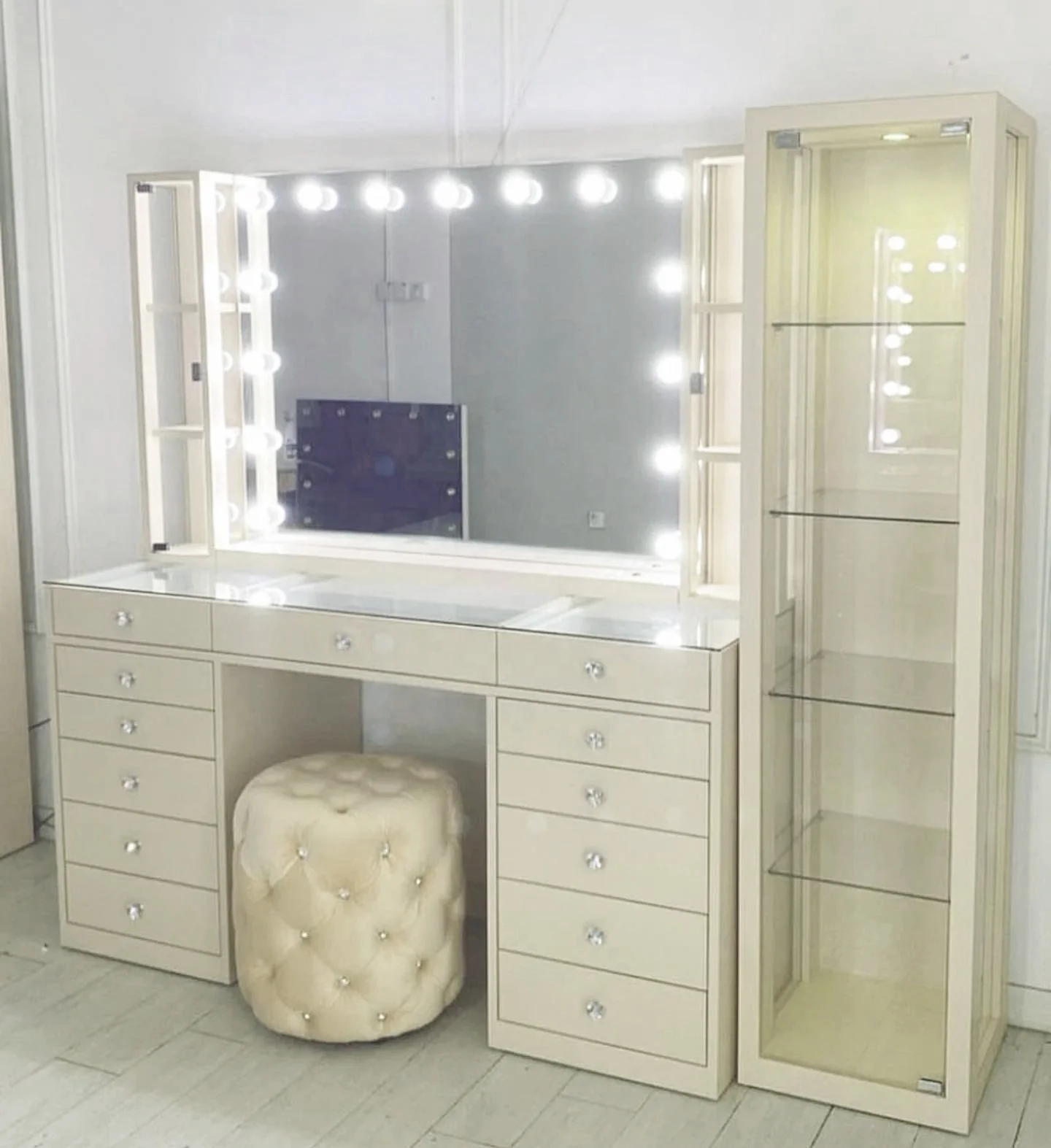bedroom furniture glass top vanity table with makeup mirror shelves