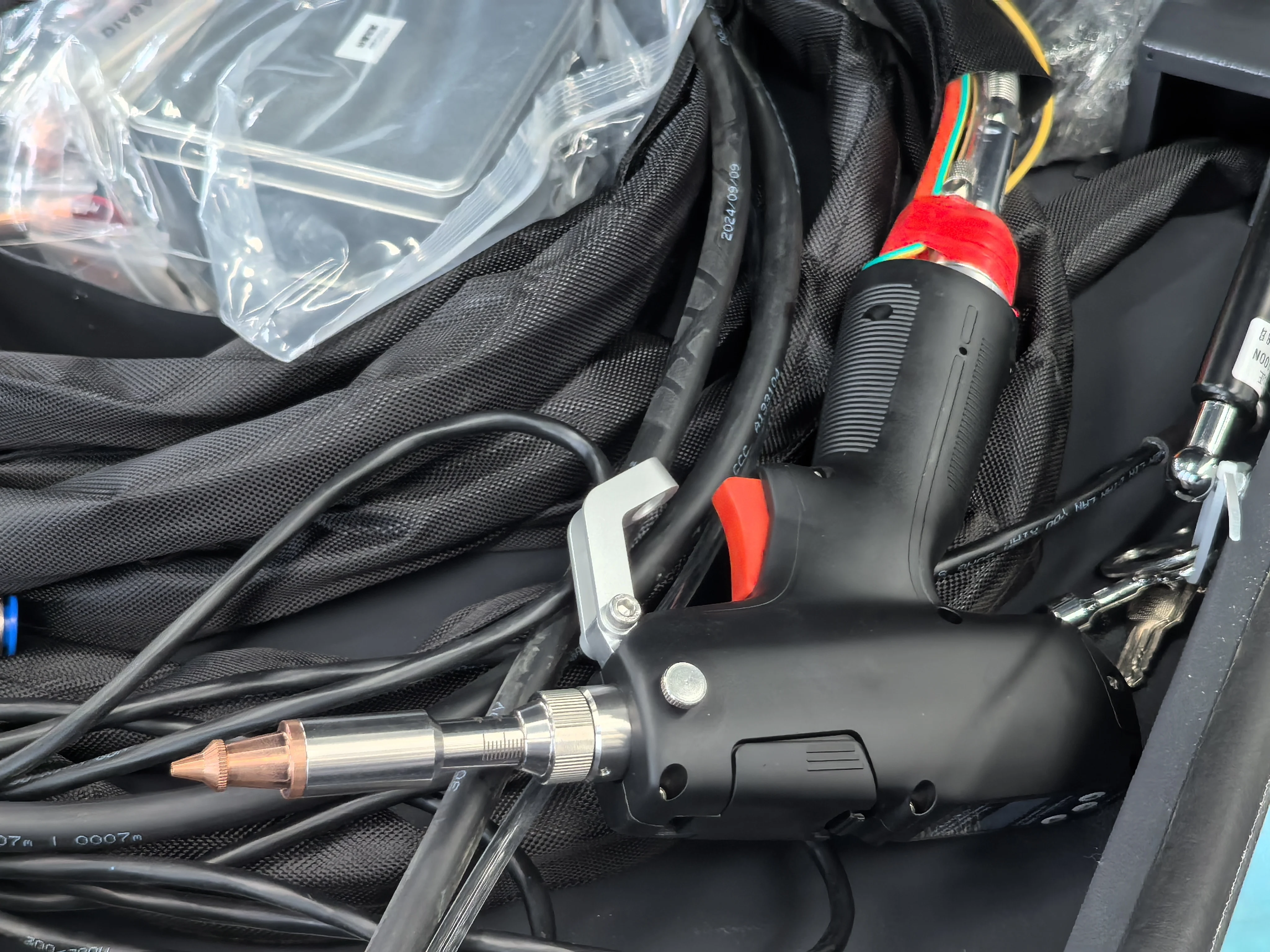 mini portable small dimension AKQH-1500 2000W 3000W fiber laser welding machine agent price wholesales