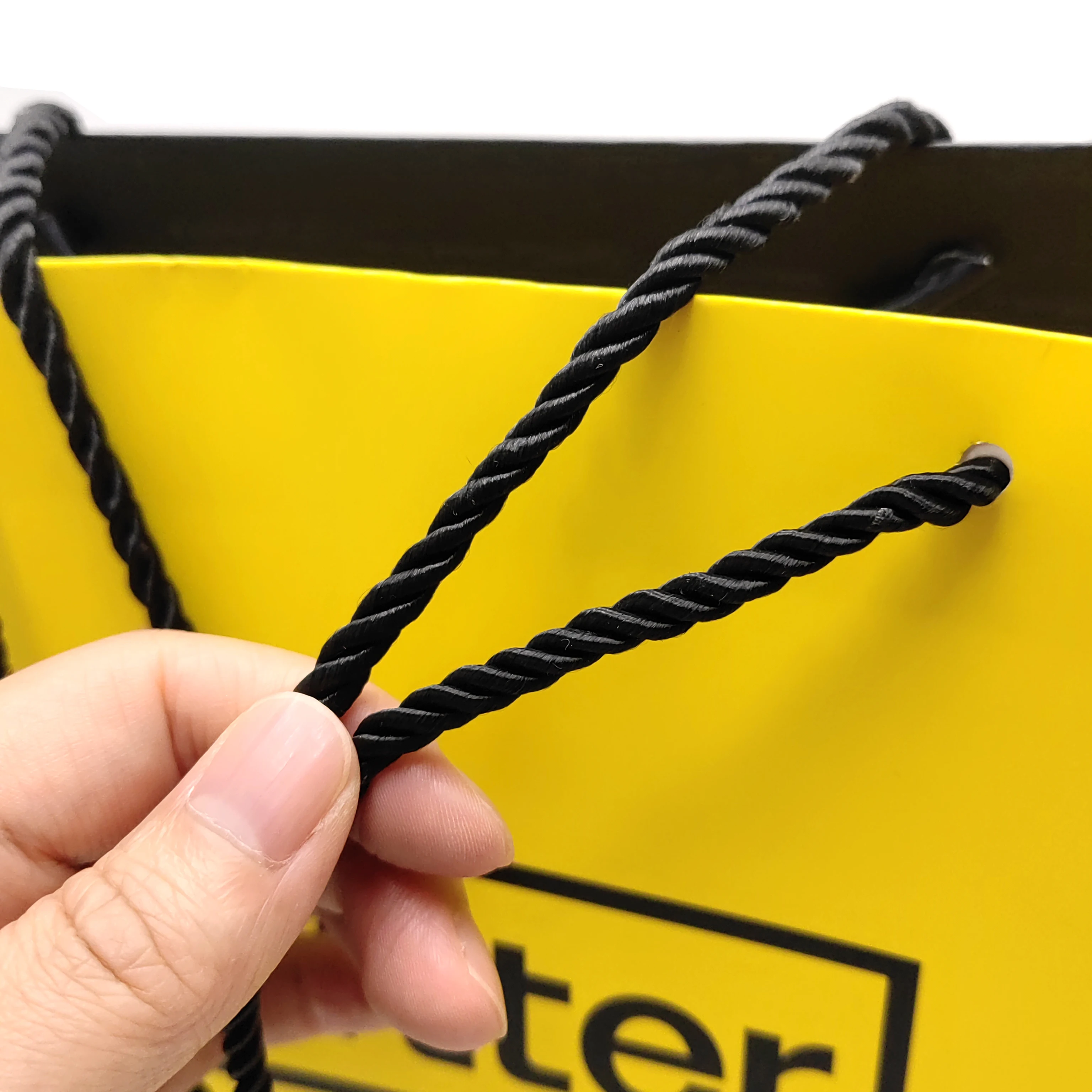Wholesale Customized Logo Recyclable Retail Gift Clothing Shopping Packaging Luxury Paper Bag With Handle