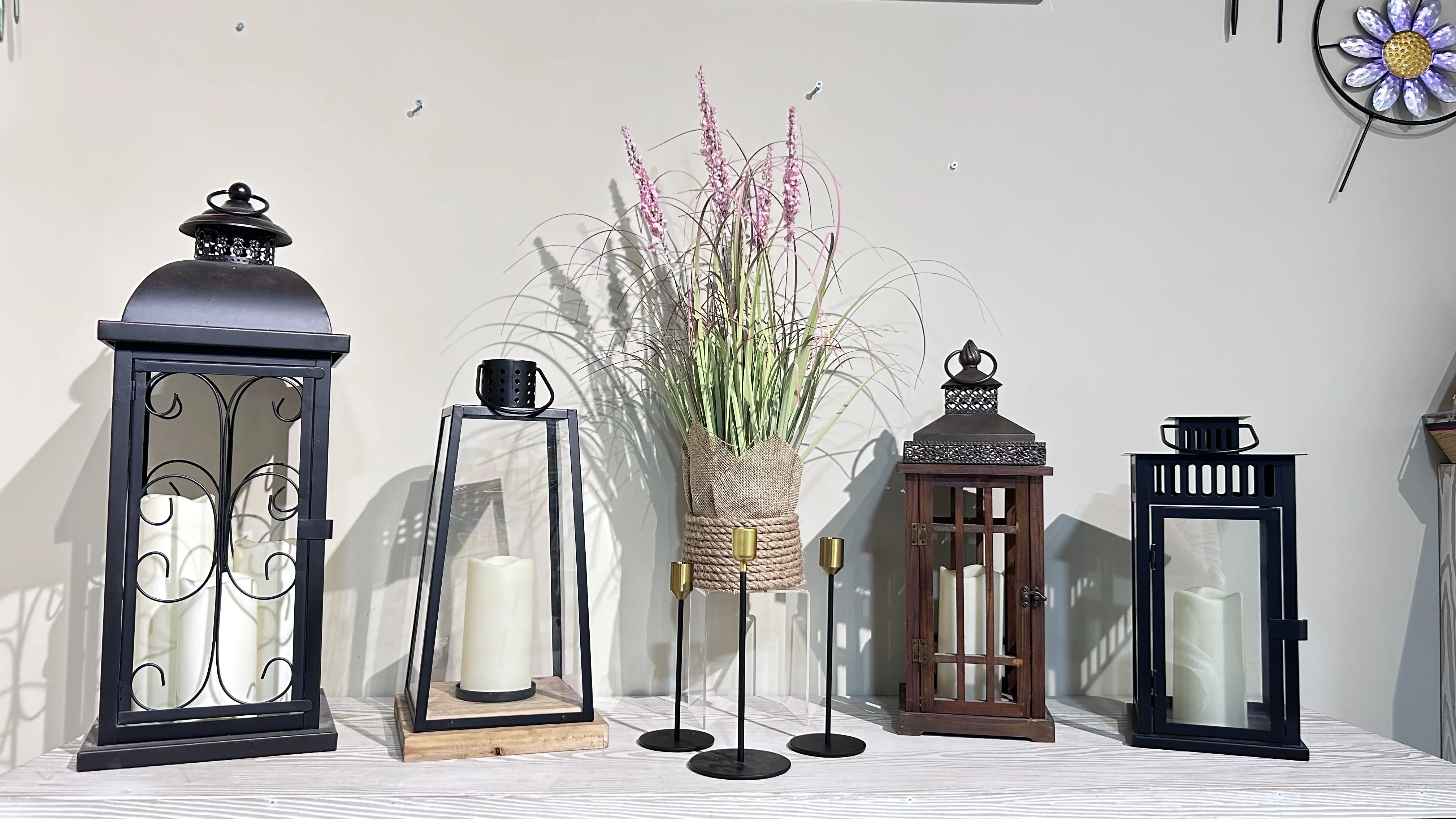 European Style Antique Black Metal Lantern Shabby Chic Garden Hanging Outdoor Courtyard Home Decoration Candle Usage