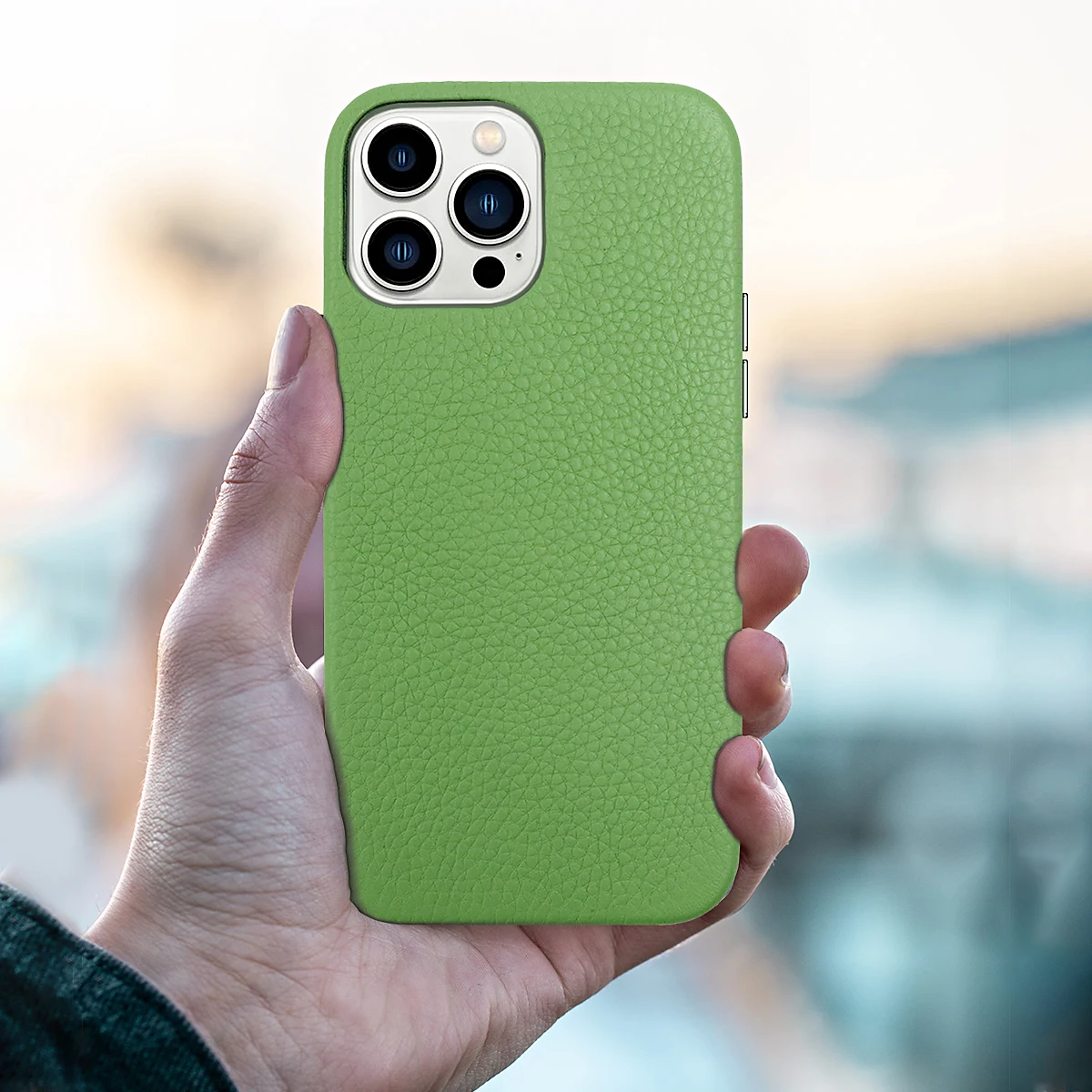 2021 Luxury Magnetic Pebble Genuine Leather Mobile Phone Case for iPhone 13