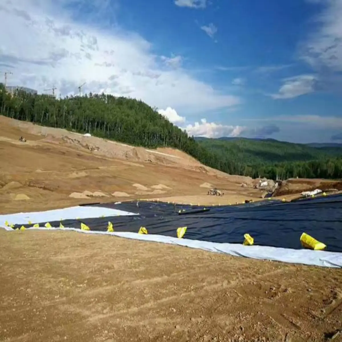1.5 mm HDPE Membrane Sheet High Density Polyethylene Liner for Landfill Project in Peru