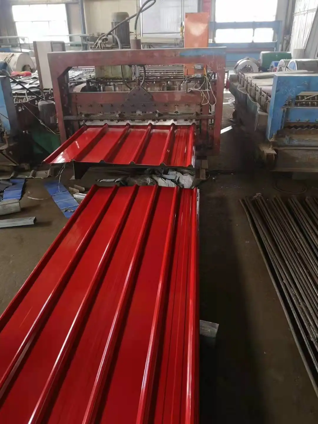Первоклассный предварительно окрашенный 1 мм оцинкованный металлический кровельный лист ppgi Гофрированный стальной кровельный лист оцинкованная стальная кровля с цветным покрытием