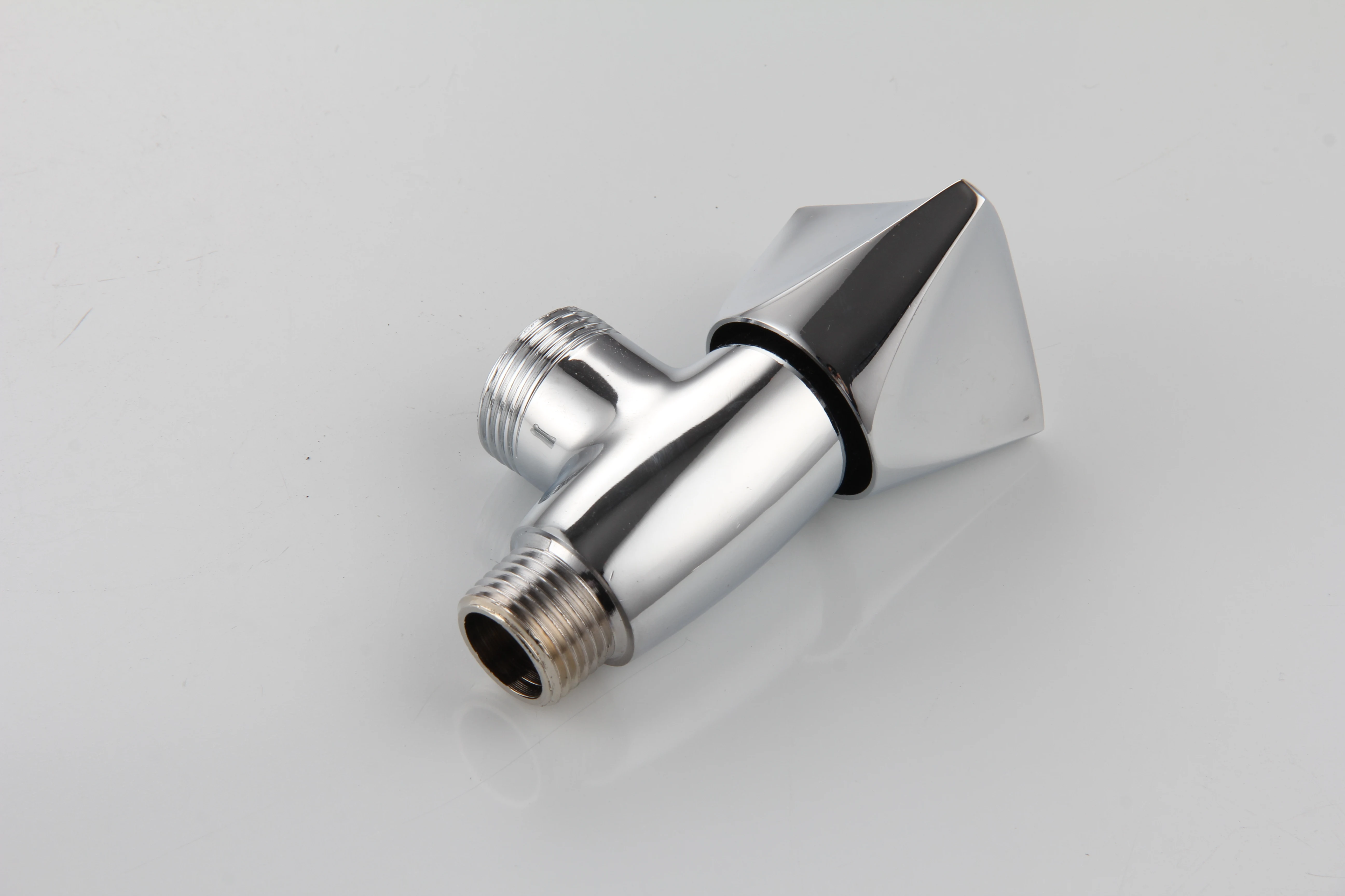 Contemporary China Manufacture Chrome Tap Brass Angle Valve