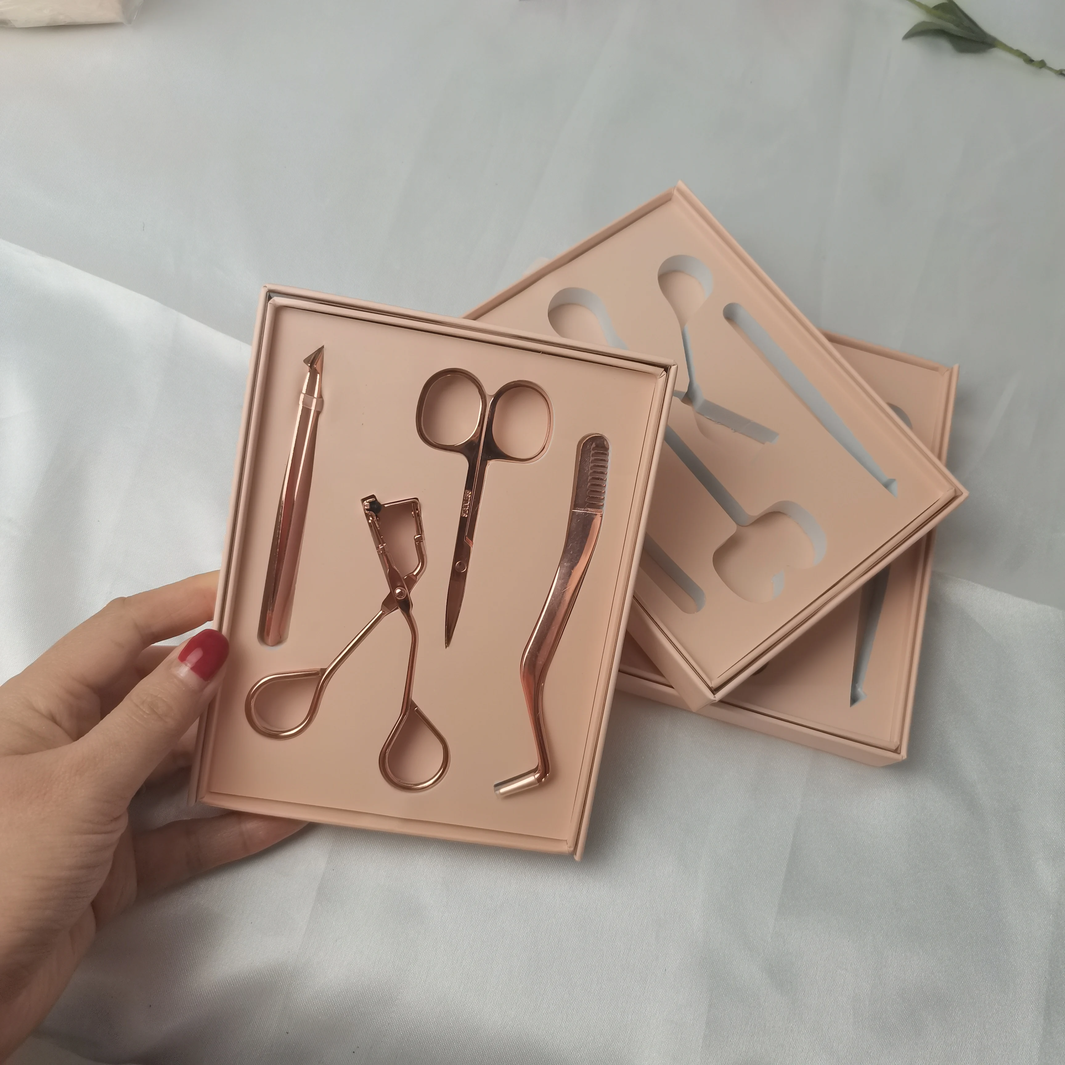 S2 инструменты для макияжа из розового золота щипцы для завивки ресниц Пинцет маленькие ножницы набор из четырех частей накладные ресницы и инструменты оптом
