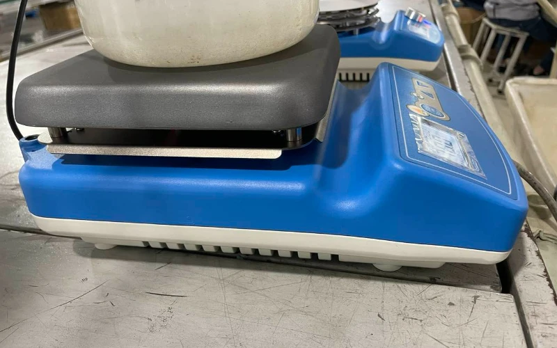 Stirring, mixing and auxiliary heating of liquids magnetic hot plate stirrer for laboratory