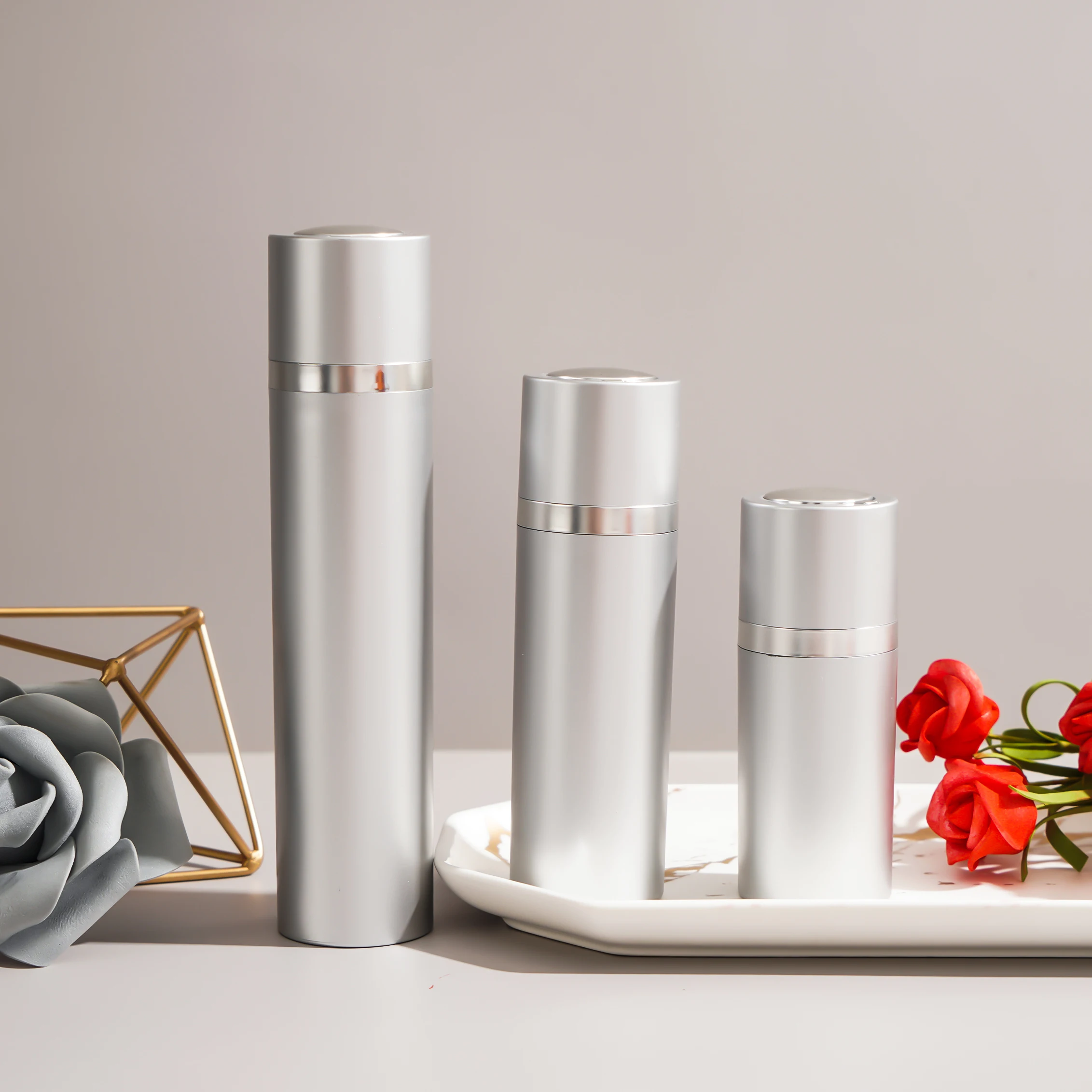 Новый дизайн, серебристая вращающаяся безвоздушная бутылка 15 мл 30 мл 50 мл