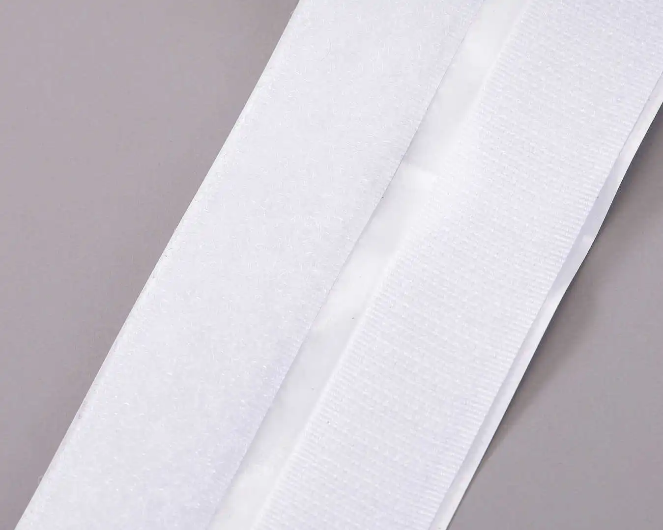 Heavy Duty 20 mm*5m Easy DIY Tape Self Adhesive Velcroes Hook and Loop Fastener strap for Home Office Indoor Use