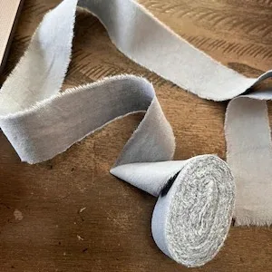 Оптовая продажа потертая шифоновая лента ручной работы с бахромой шелковая крепированная