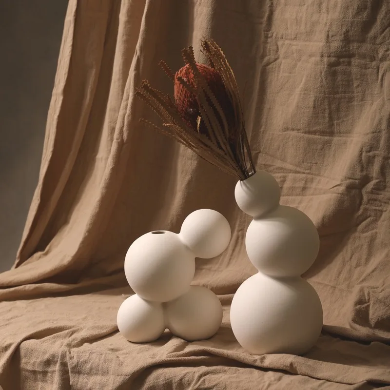 MSH Scandinavian Style White Irregular Ceramic Tabletop Vase For Wedding Decor