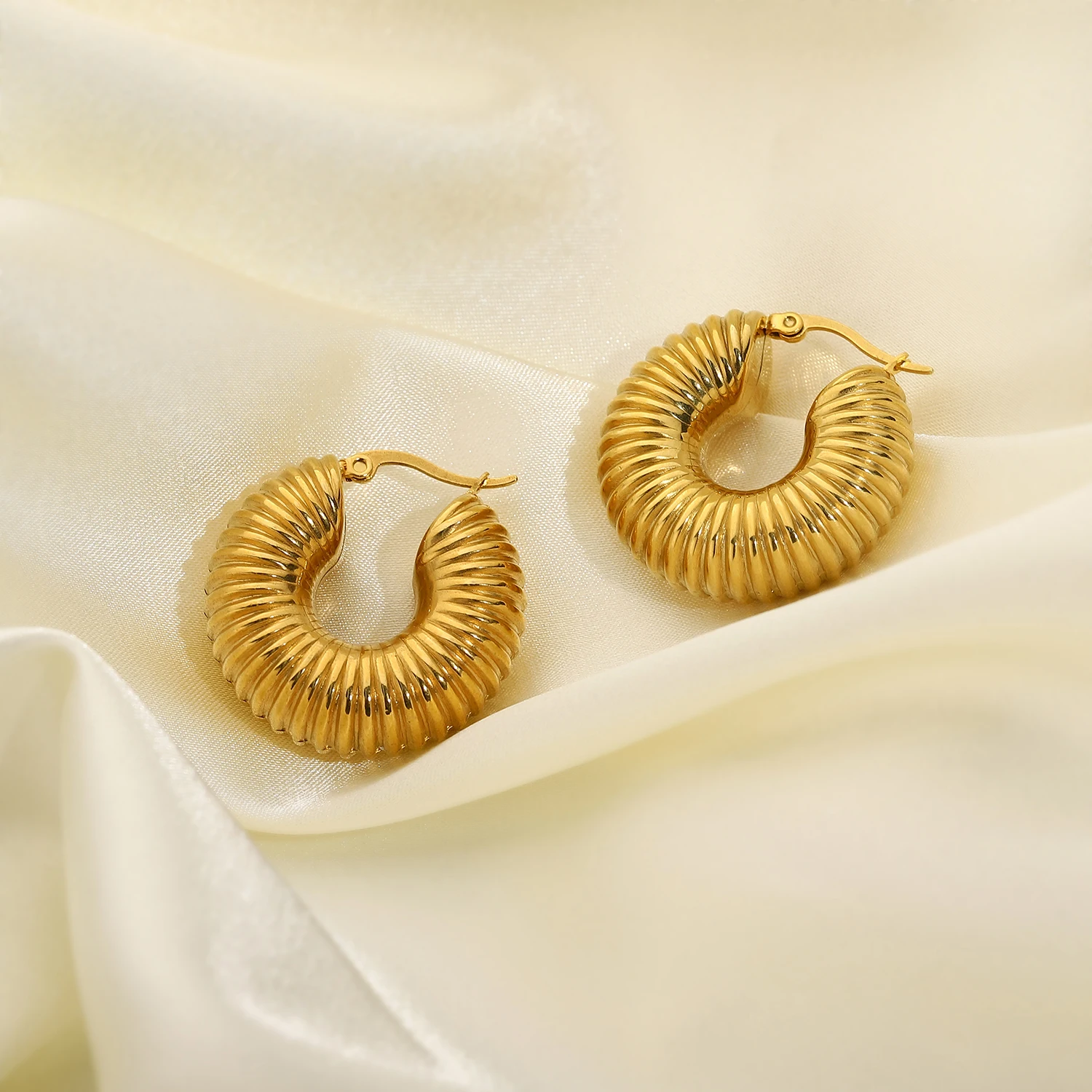 2021 New Titanium Steel Snail Shell Hollow Earring Stylish 18k Gold Plated Stainless Steel Hoop Earrings