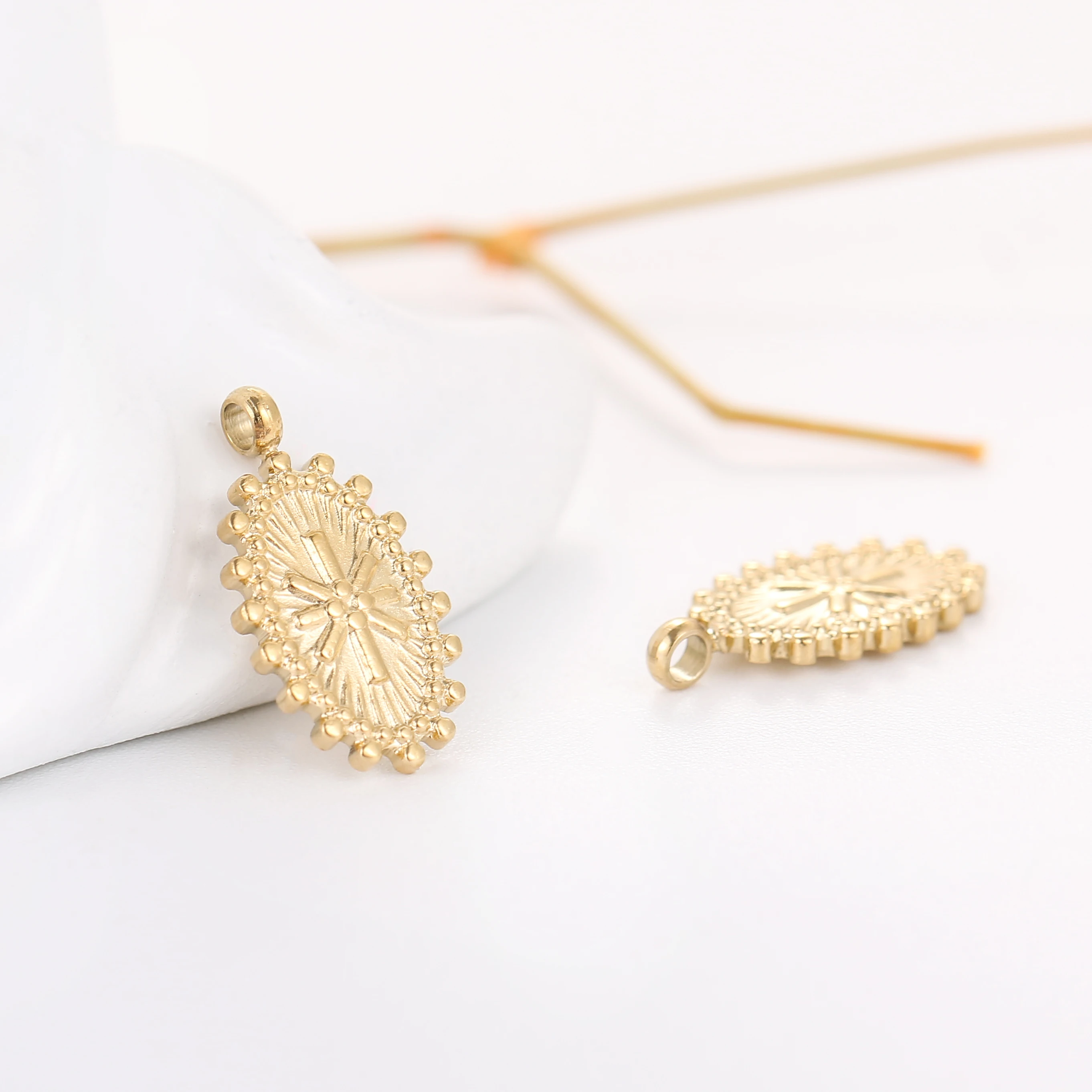 Hot Sale Stainless Steel Oval Carved Chinese Lucky Jewelry Charms Gold Plated Wholesale Material Bracelet Pendant