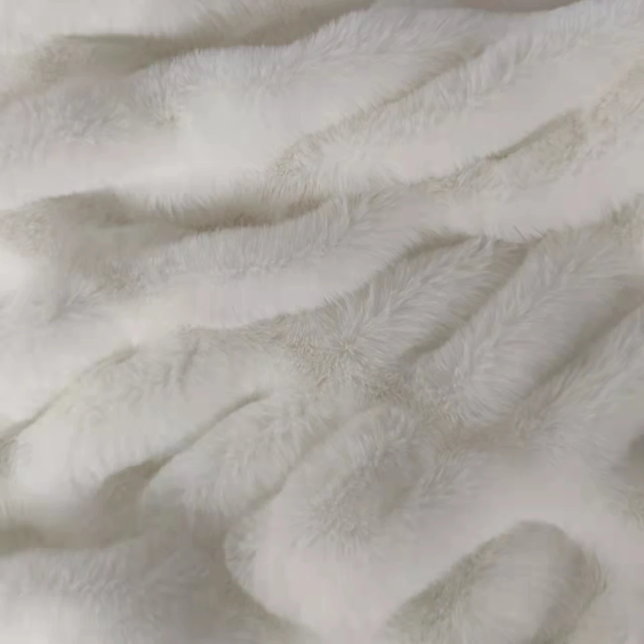 Popular Fabric 5% Spandex+95% Polyester Faux Fur Fabric Faux Rabbit Fur Ruched Throw Blanket Cushion Fabric