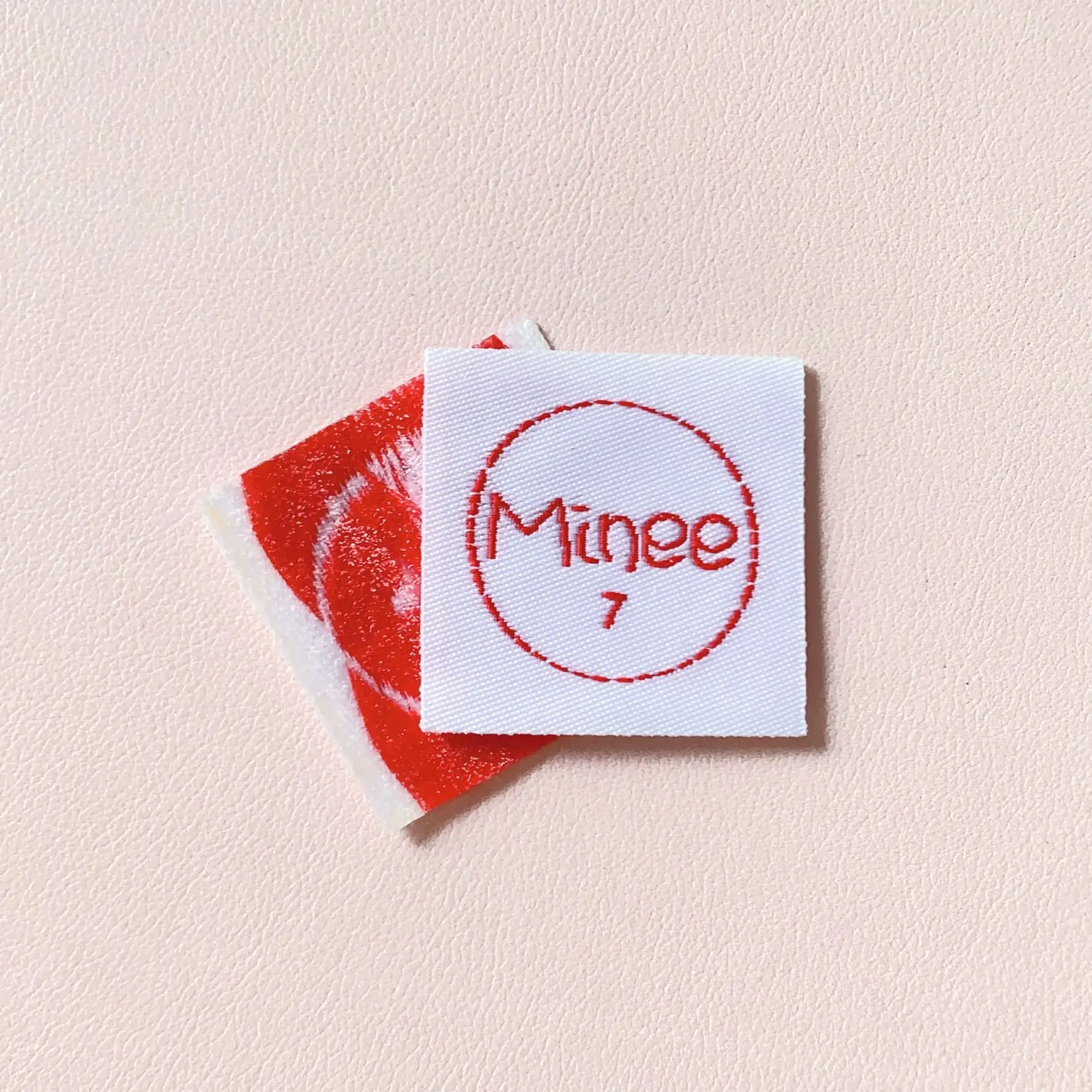 Этикетки для одежды из полиэстера