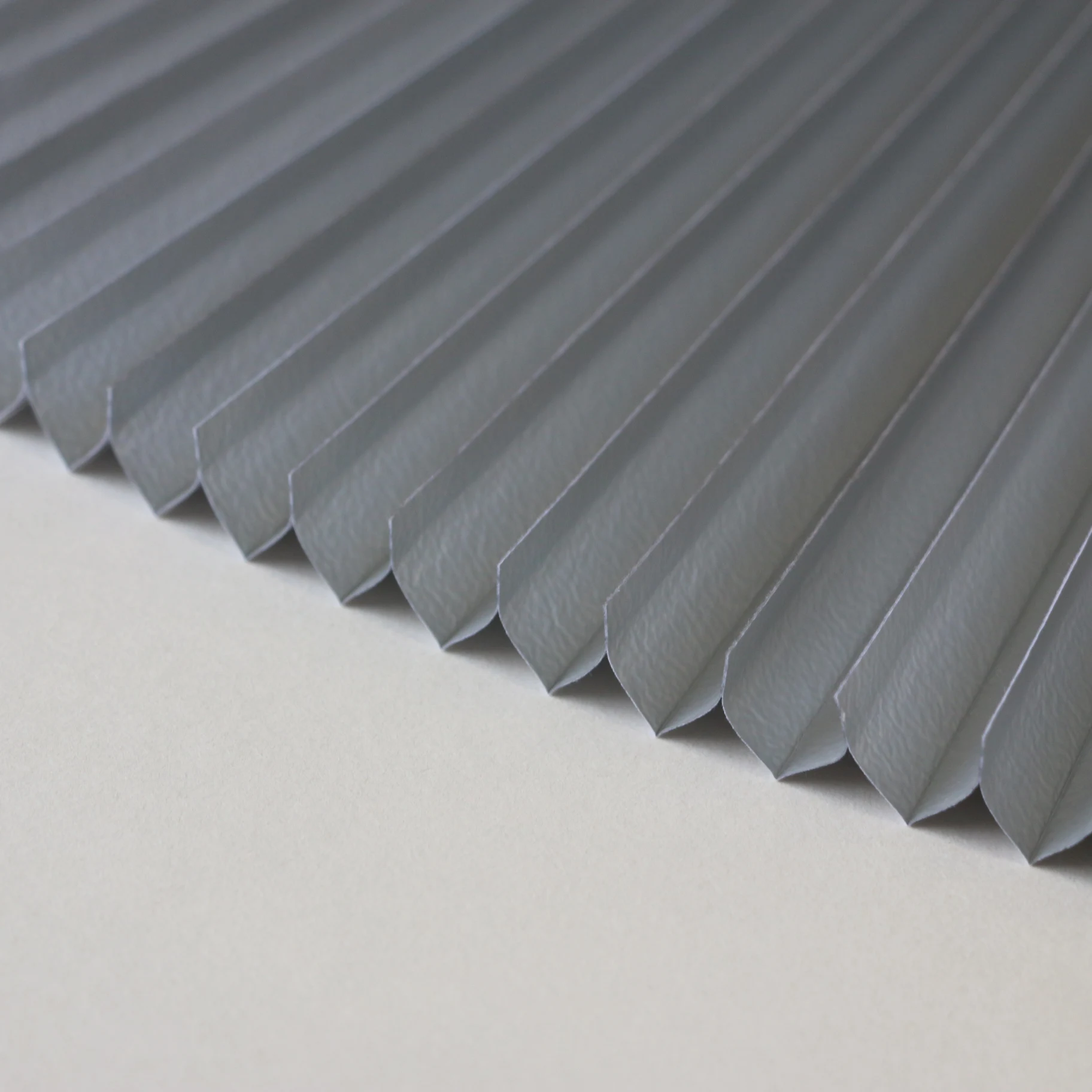 Durable and UV resistant pleated fabric for luxury home decoration curtains