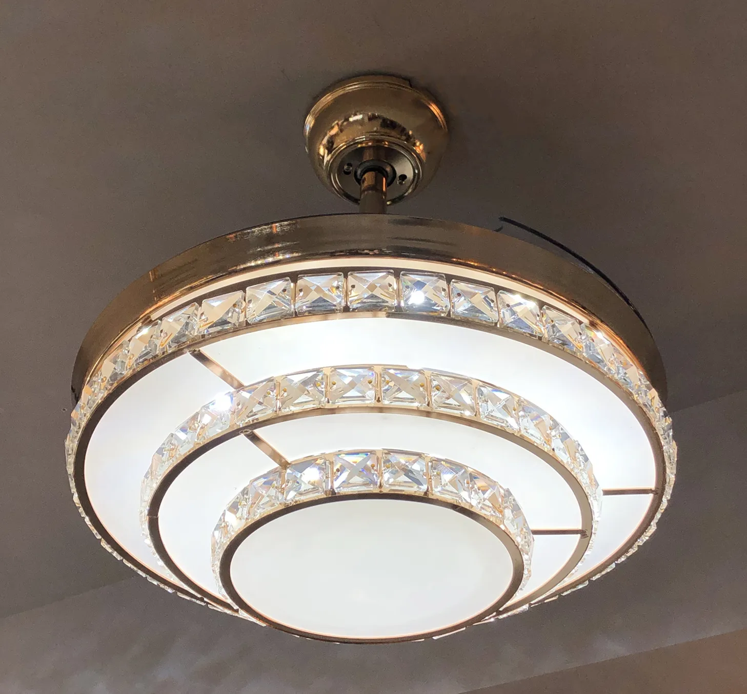 Dropship Zhongshan Factory Selling Modern Remote Control Luxury Crystal LED Invisible Ceiling Fan with Light table lamps hotels